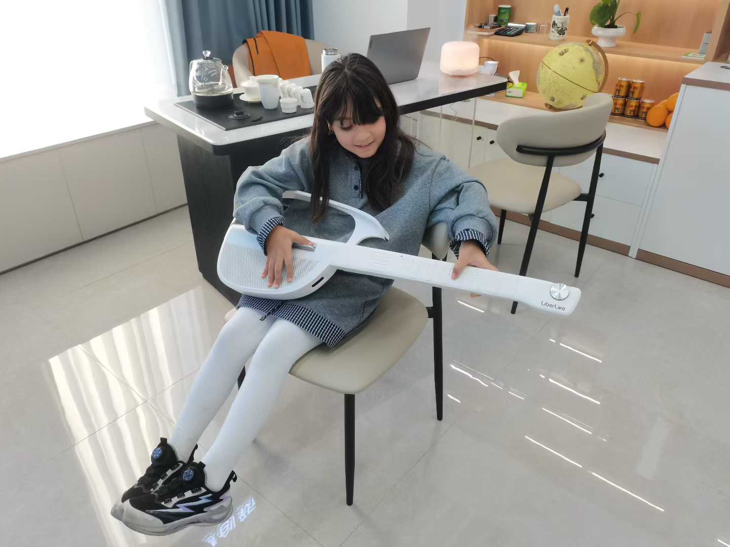 【价格面议】慧慧科技AI觉醒岛无弦吉他AI产品细节图