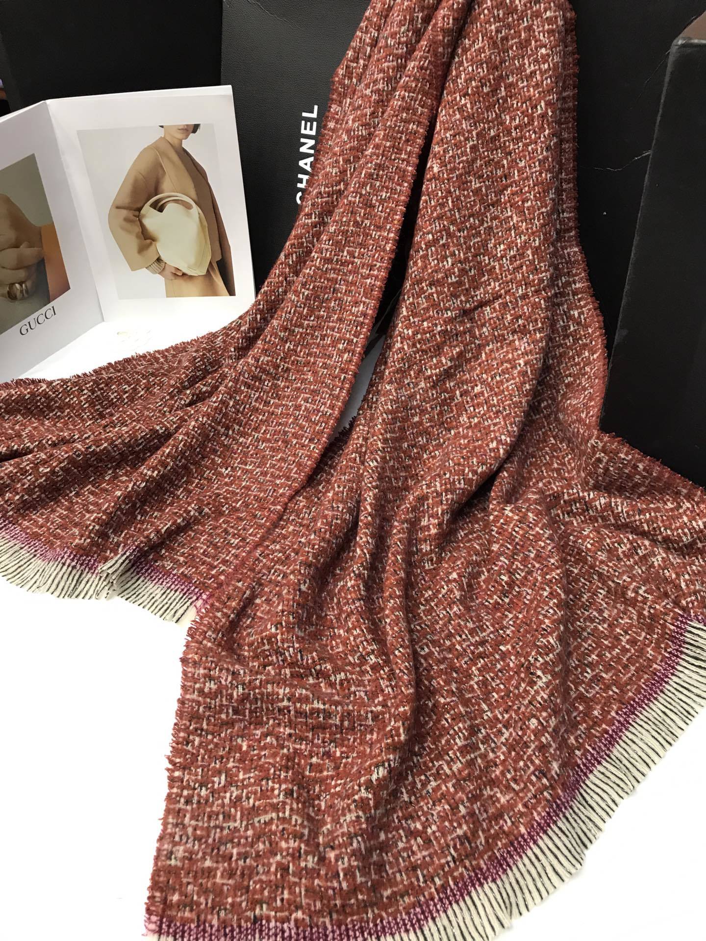 New order style cross-border scarf wholesale, e-commerce live streaming, small stock available, Zhima Dian Dian Xiaoxiangfeng supply Application Scenario