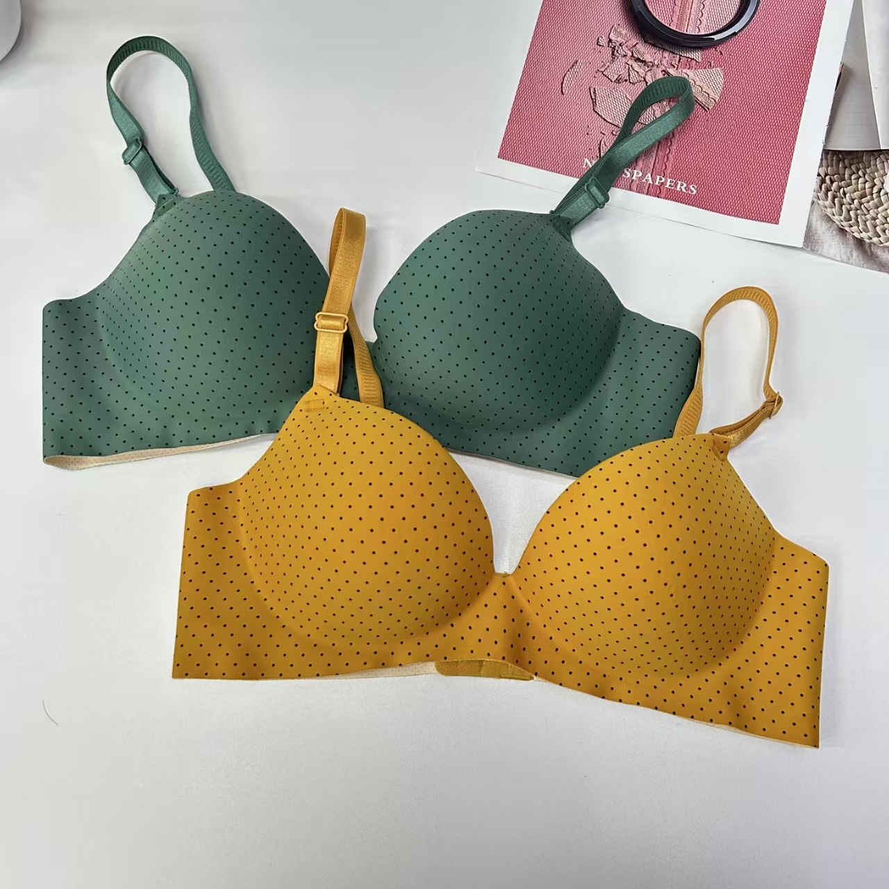 FCM-612# Women's bra for export to the Middle East and Africa. Large-sized polka dot bra without underwire, gathering bra, comfortable lift and top support bra, QNI details Picture