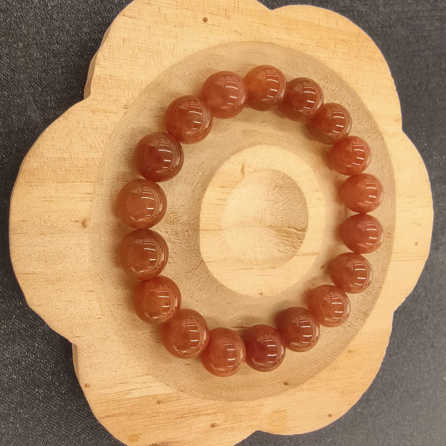 天然原矿南红手串，戴一串好南红，养气质、旺气场。天然原矿，保真保原，自留送礼都体面。珠宝首饰珠宝玄学