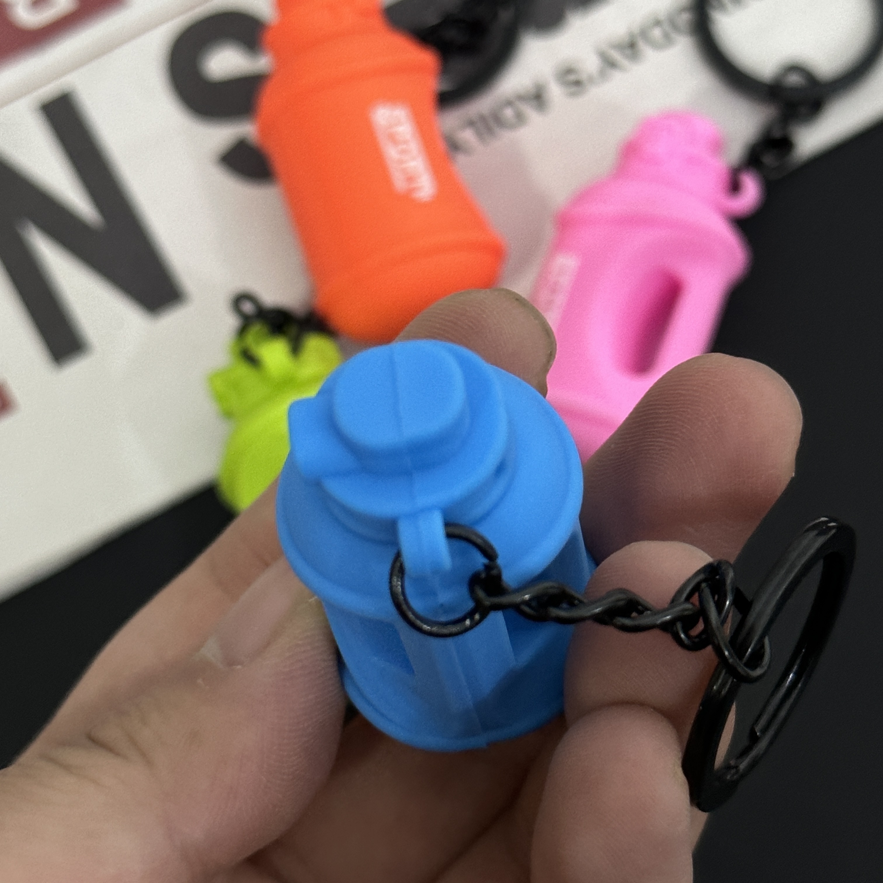 新款运动水壶挂件配饰健身房活动礼品钥匙扣包挂配件饰品跨境周边详情4