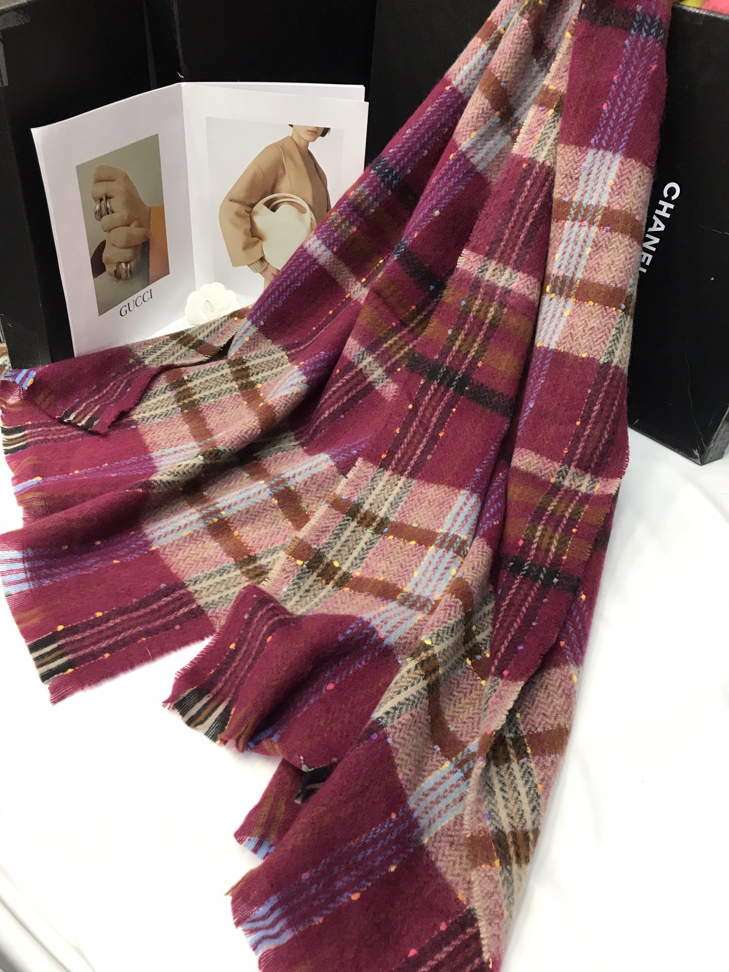 New cross-border order style scarves wholesale e-commerce live streaming supply chain small quantity in stock, dot yarn retro details Picture