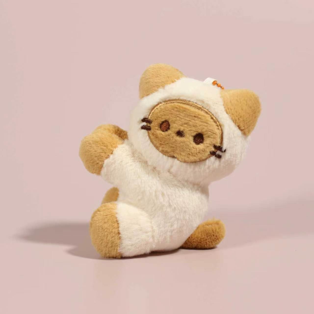 定制潮流小猫小兔子毛绒玩具，夹靠手机玩偶批发可选尺寸柔软可爱礼物