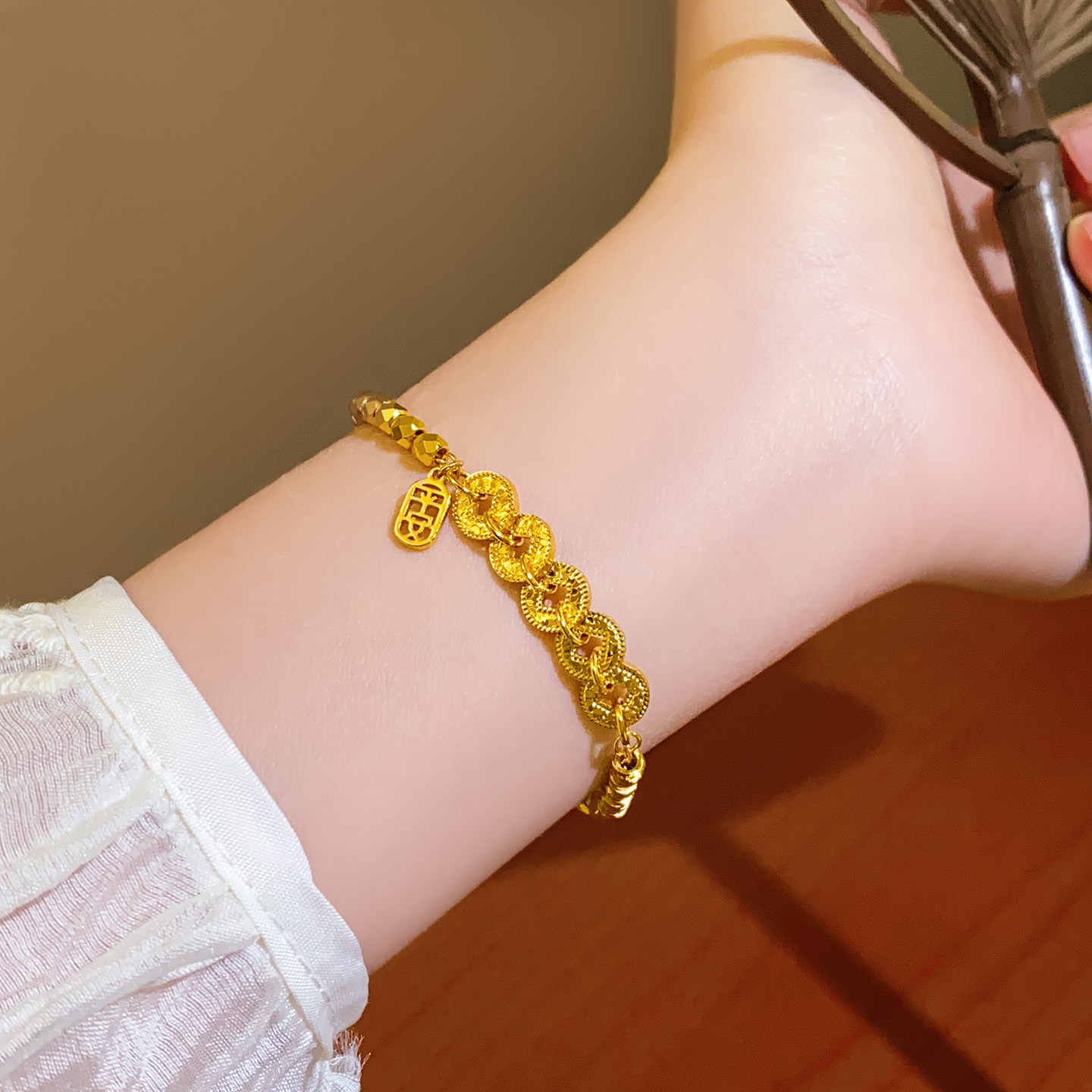 Ancient-style sand gold Five Emperors Coin Peace Pendant bracelet for women 2026 New style, light luxury, niche, exquisite and high-end jewelry detail image 5