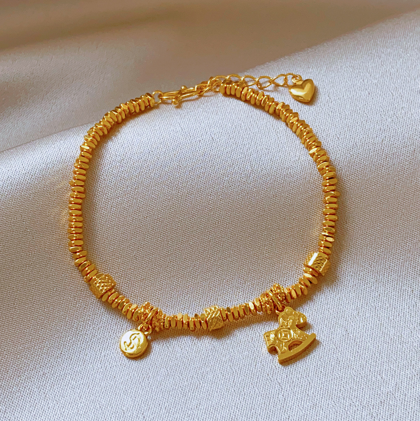 Golden Crushed ice Pony coin beaded bracelet for women, light luxury, niche and exquisite jewelry, a gift for the Year of the Horse and the zodiac year Item Picture