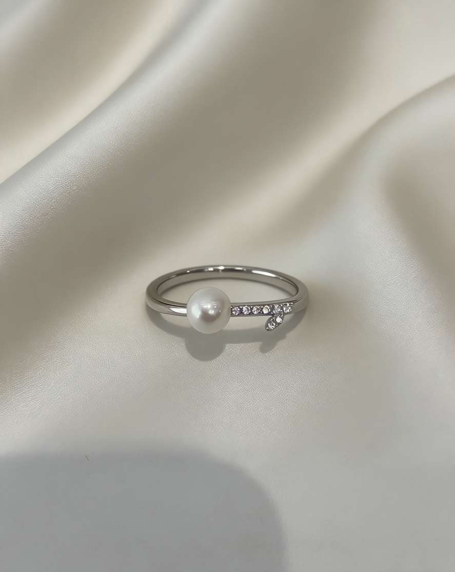 s925银天然珍珠微镶莫桑钻女戒银戒指简约时尚百搭戒指细节图