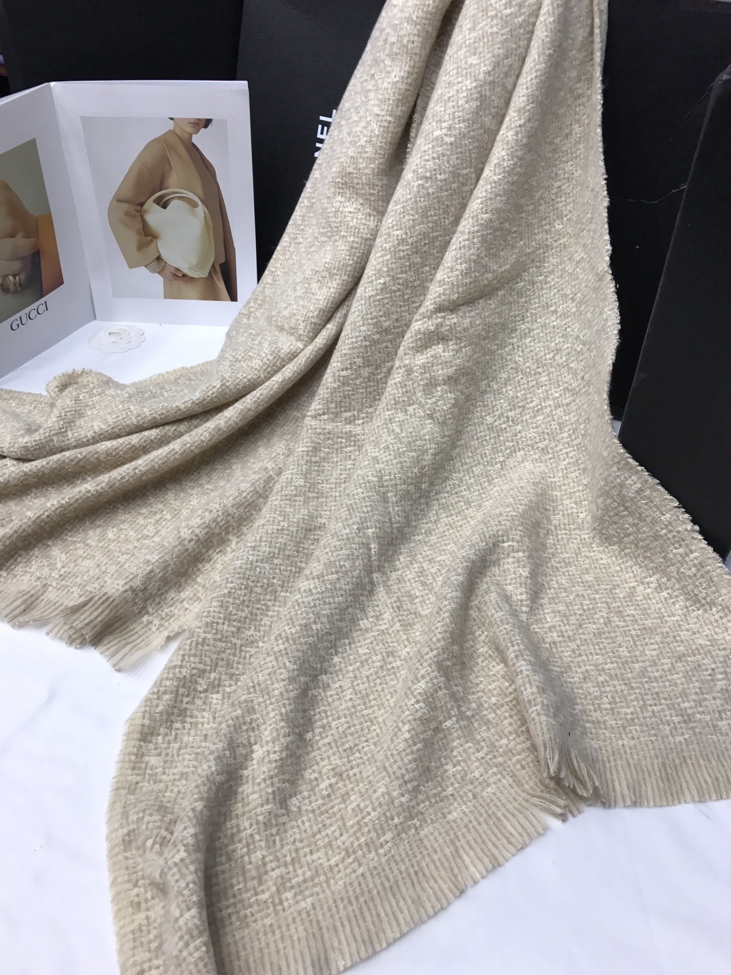 New order style cross-border scarf wholesale, e-commerce live streaming, small stock available, Zhima Dian Dian Xiaoxiangfeng supply details Picture