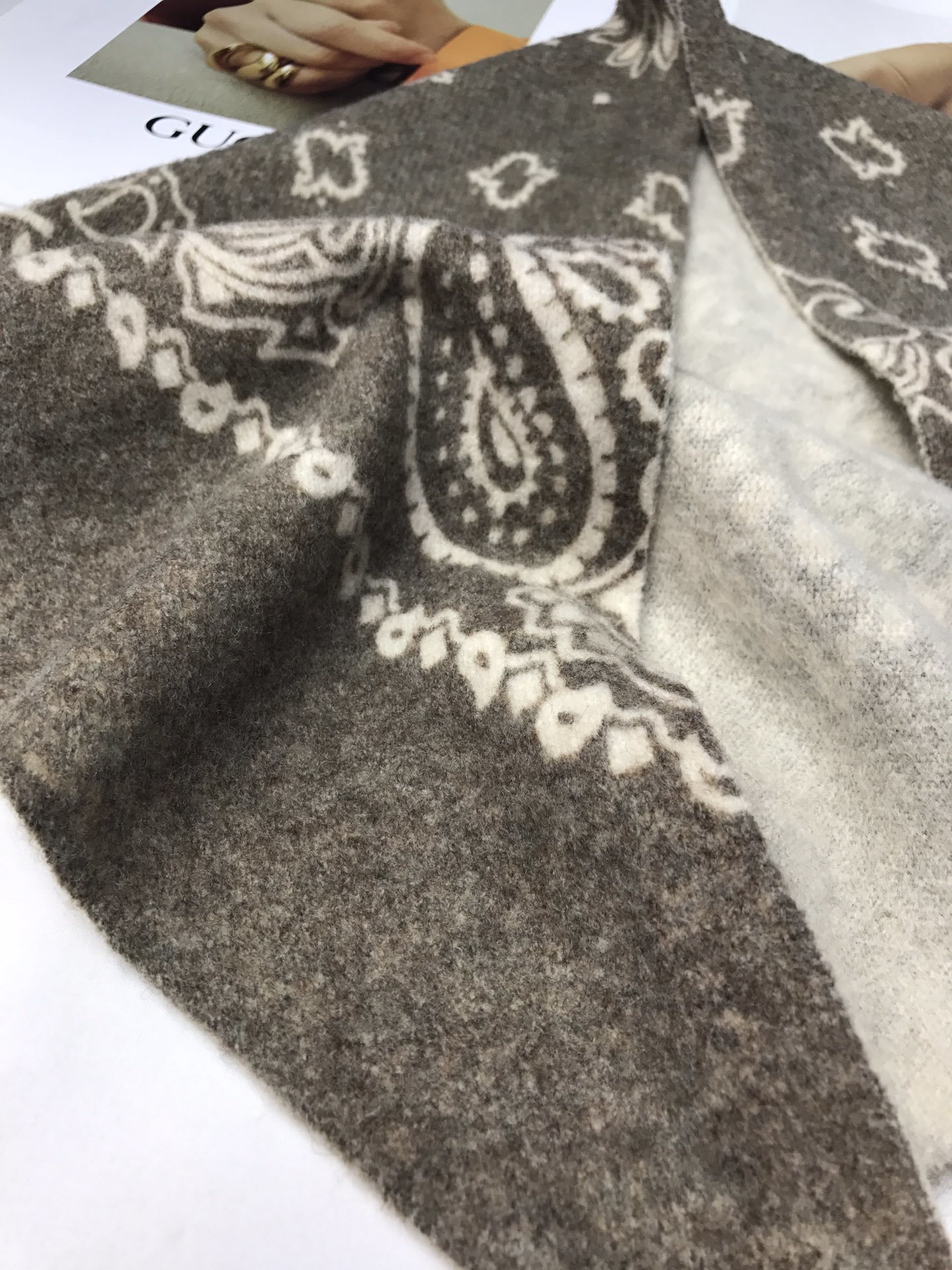 New cross-border scarf wholesale e-commerce live streaming wool knitted printed cashew flower wool triangular scarf supply chain Specification image