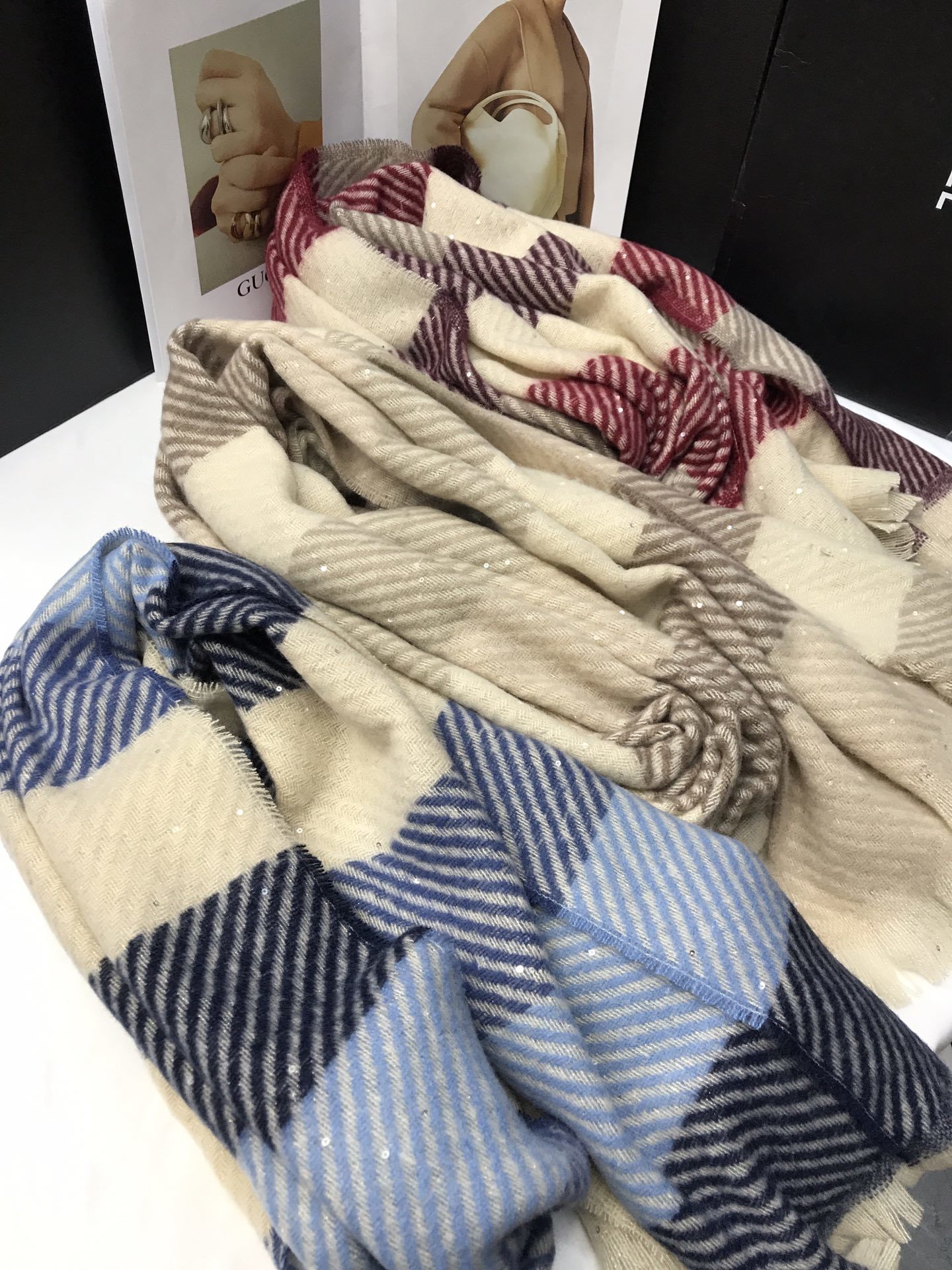 New order style cross-border scarf wholesale, e-commerce live streaming supply chain, small quantity in stock, twill sequin horizontal Specification image
