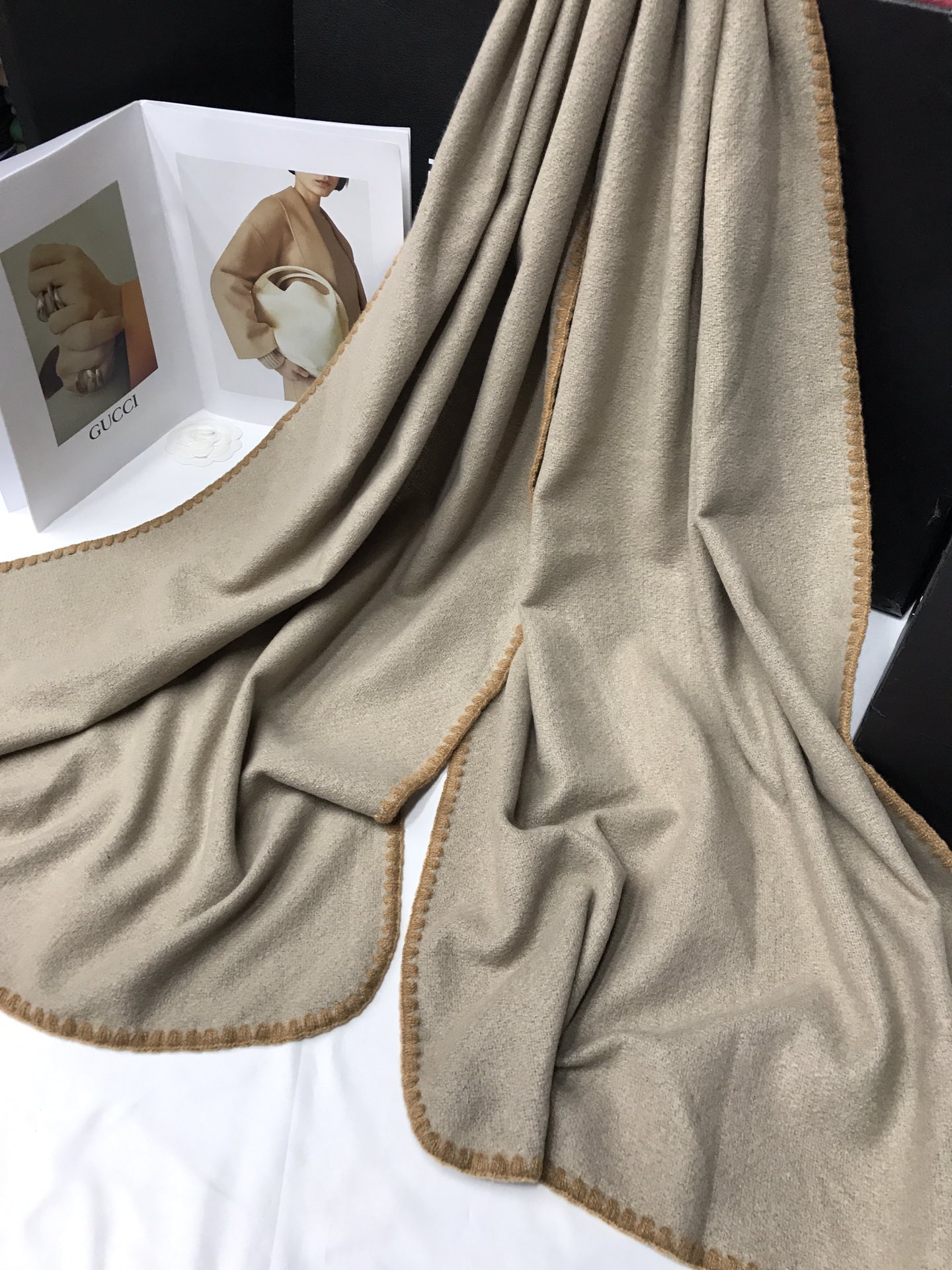 New order style cross-border scarf wholesale, e-commerce live streaming, small quantity in stock, shell edge, single color supply chain Specification image