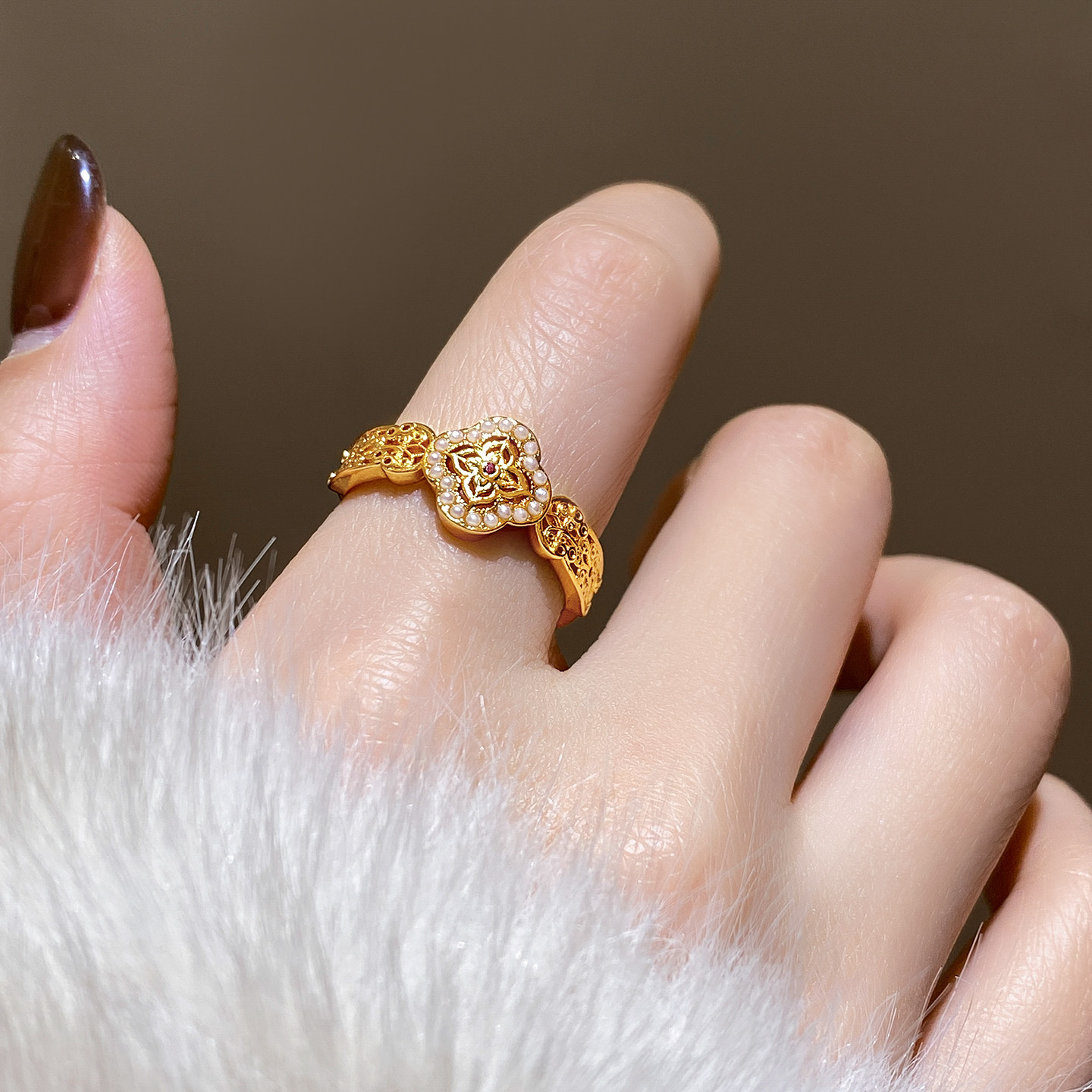 Athena Gold Pearl Four-leaf Clover Ring for Women 2026 New Style bestseller Best friend index finger Ring, a super beautiful ring detail image 5