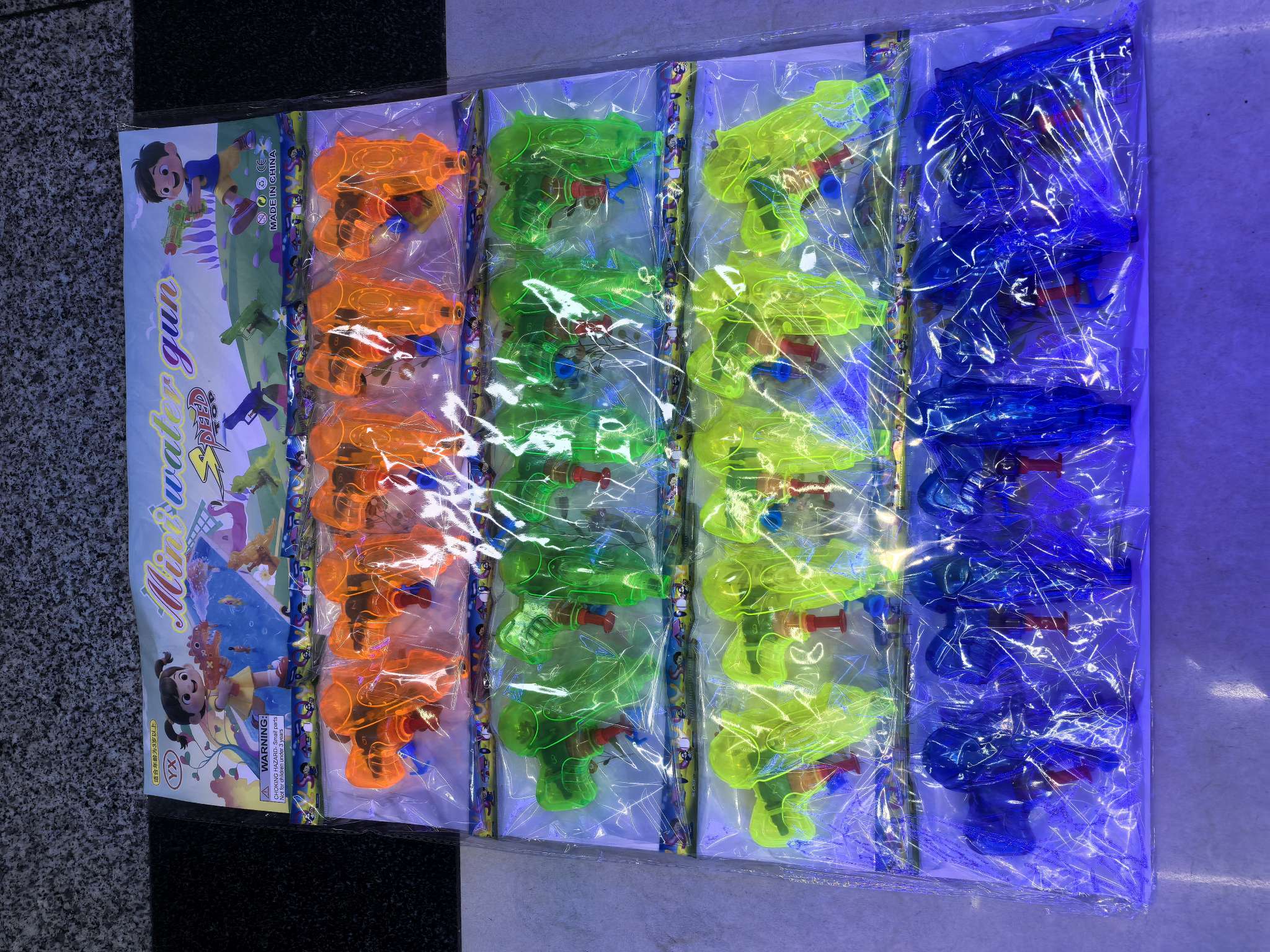 卡通塑料玩具水枪，颜色随机款式多多