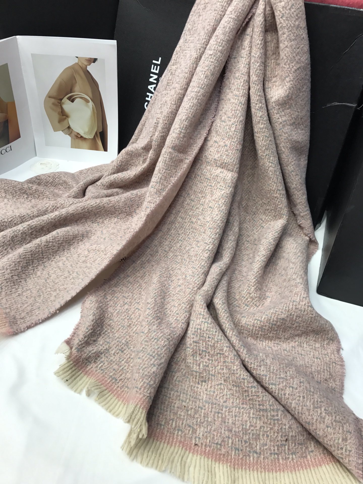 New order style cross-border scarf wholesale, e-commerce live streaming, small stock available, Zhima Dian Dian Xiaoxiangfeng supply Specification image