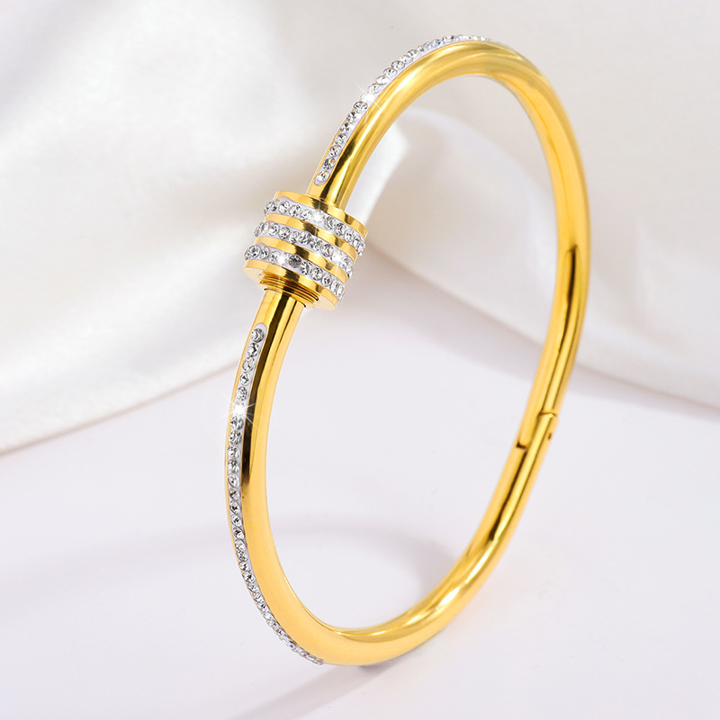 Xiaoman Yao titanium Steel Mud Diamond Bracelet, a popular European and American accessory, is a bestseller on cross-border e-commerce details Picture