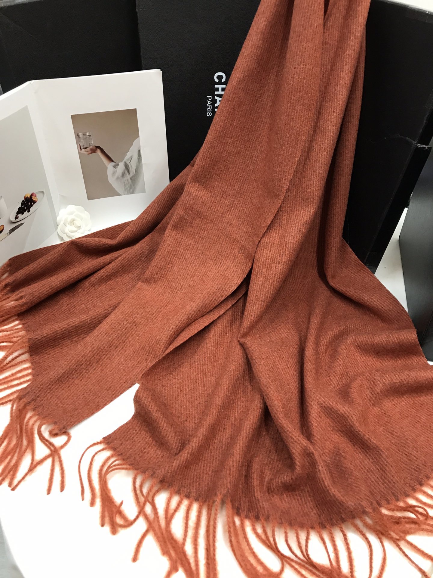 New cross-border wholesale e-commerce live-streaming supply chain in stock, plain color of flowered yarn Application Scenario