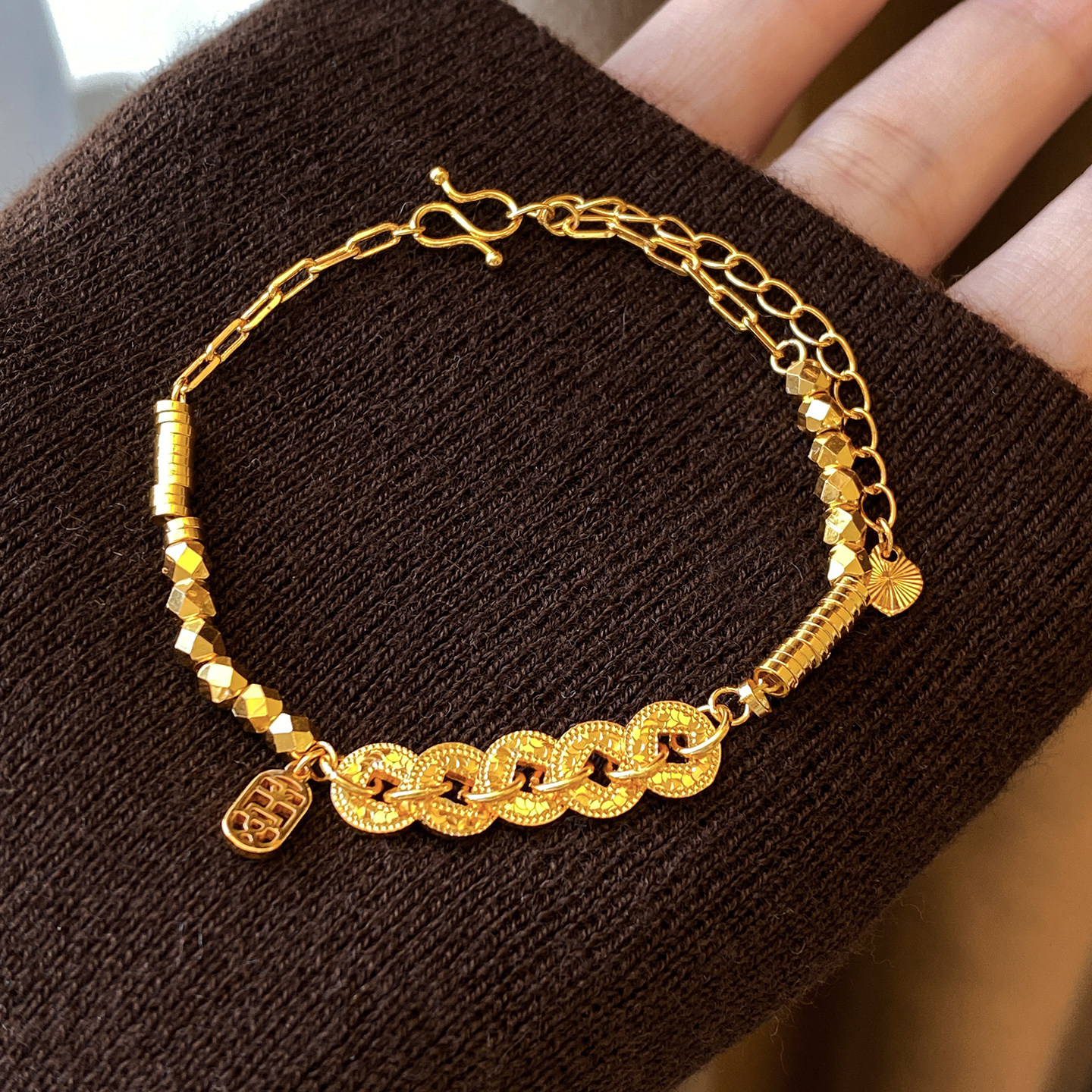 Ancient-style sand gold Five Emperors Coin Peace Pendant bracelet for women 2026 New style, light luxury, niche, exquisite and high-end jewelry Application Scenario