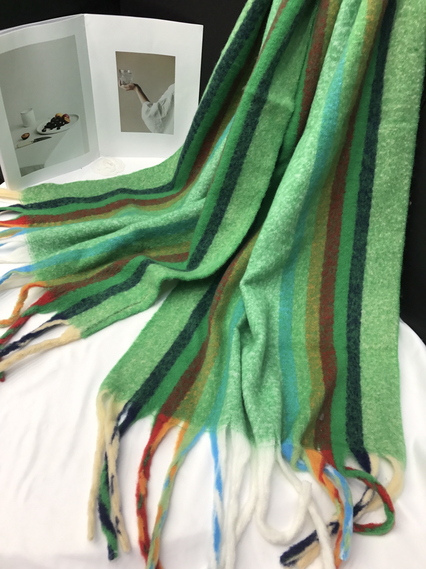 The cross-border scarf batch discovered the payment for the rainbow edge strip in the e-commerce live stream, which requires supply from the supply chain Specification image