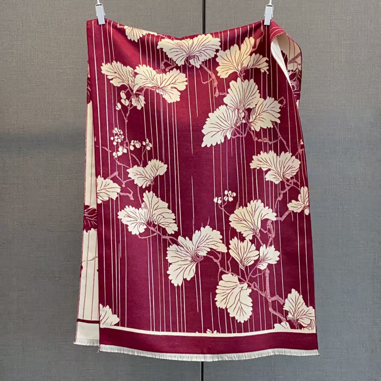 New cross-border wholesale scarf e-commerce live streaming high-speed jacquard series Ginkgo supply chain supply