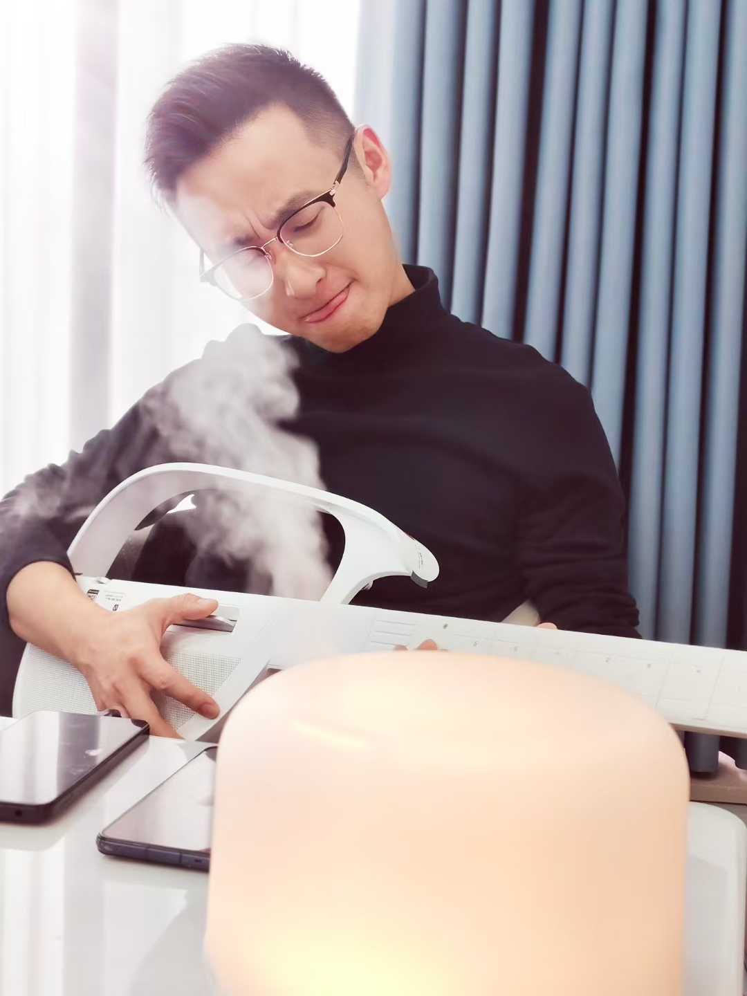 衣服/毛线背心/拉毛裤/羊毛衫男士宽松时尚白底实物图