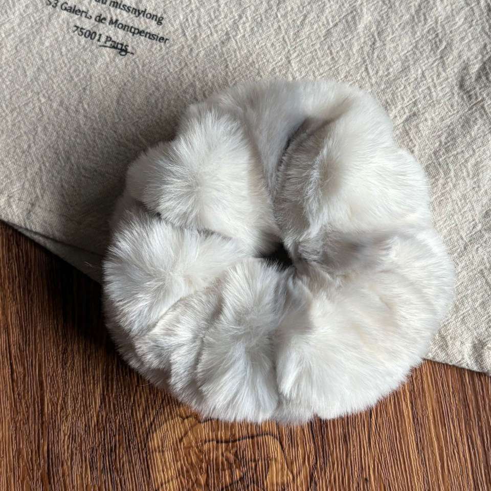 Retro texture rabbit fur plush large intestine hair band for women, autumn and winter atmosphere, ponytail style, ins hair tie and hair accessory detail image 7