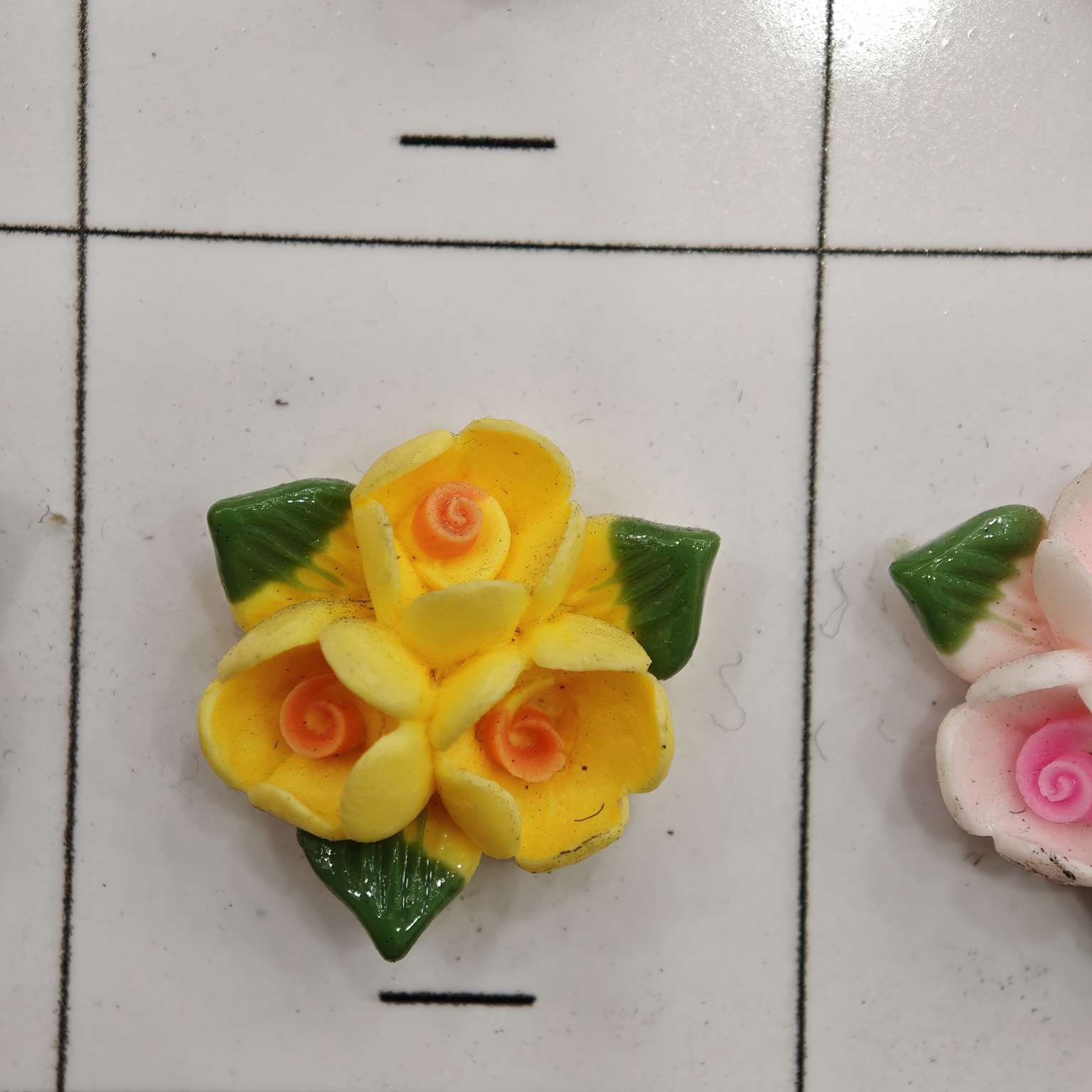 树脂三头花仿陶瓷花DIY饰品配件手工制作材料包饰品配件发饰发夹配件外贸畅销款详情图7