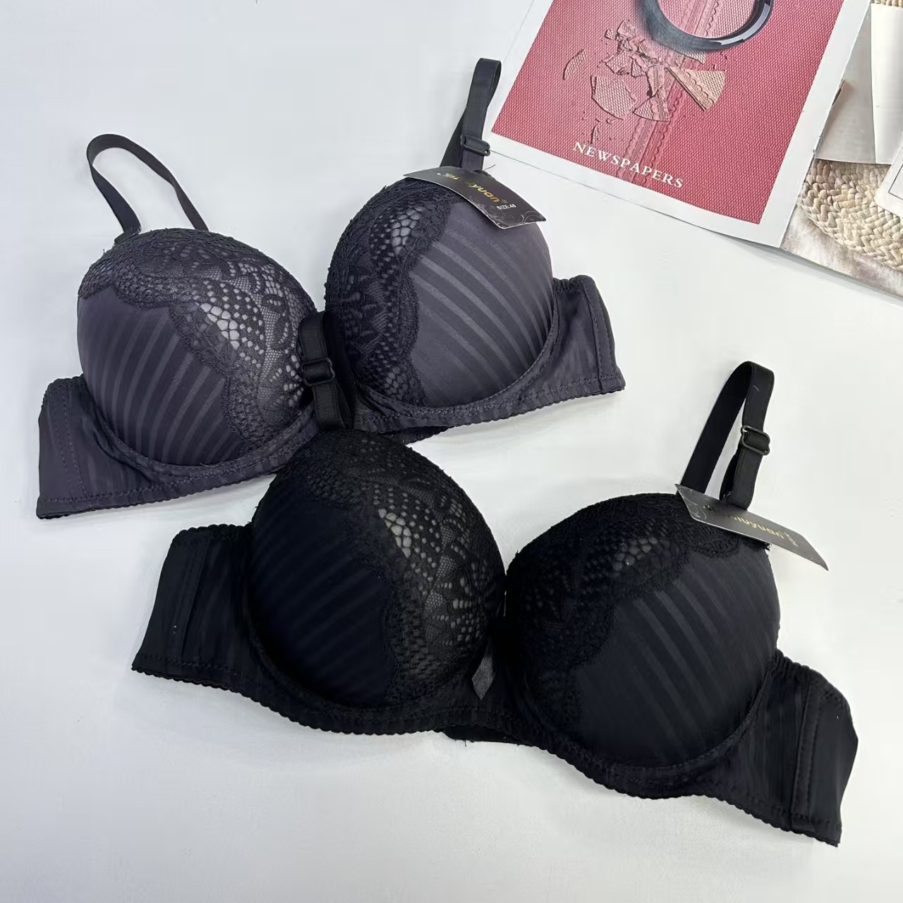 FCM-1601# Women's bras for export to the Middle East and Africa. Large-sized thickened bras for women, sexy lace embroidered with steel rims, romantic underwear QNI Item Picture