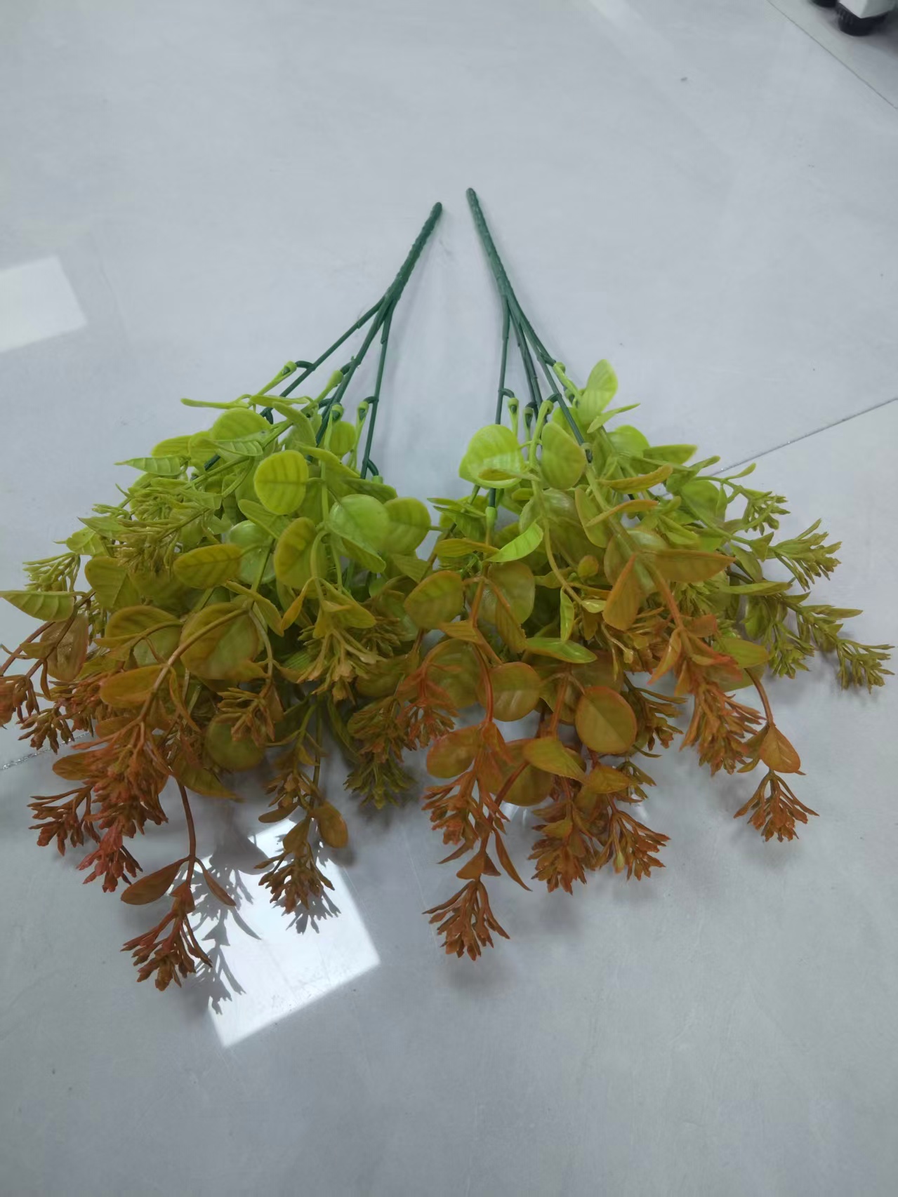 DIY decoration process of simulated 5-fork spray color water plant plastic artificial flower plant wall, simulated green plant water plant, simulated green plant stock replenishment cabinet details Picture