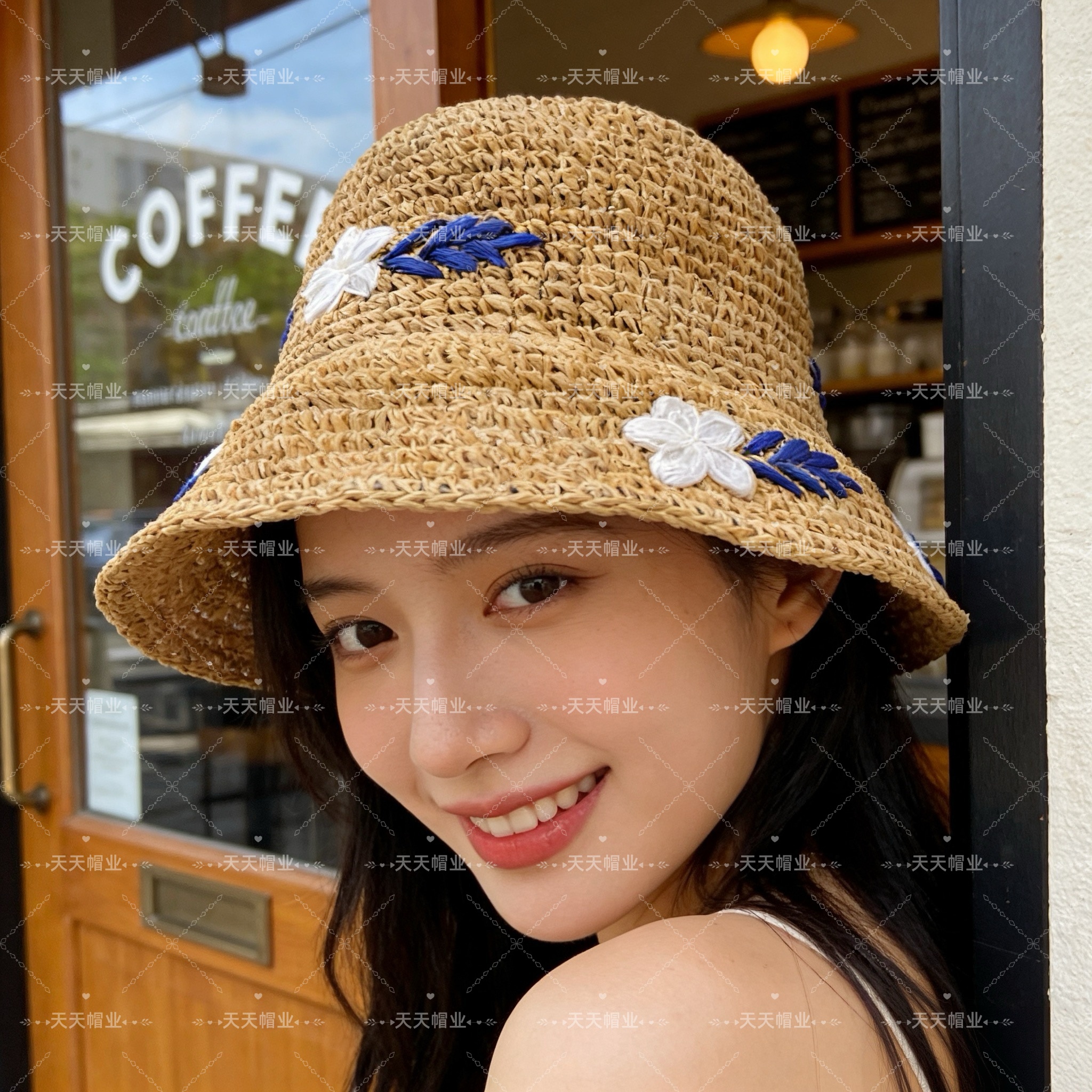 草编帽蓝白小花可折叠帽，沙滩防晒帽，纯手工编织帽子，小红书抖音热销款，草编织女性沙滩草帽小麦秸草帽秆环保