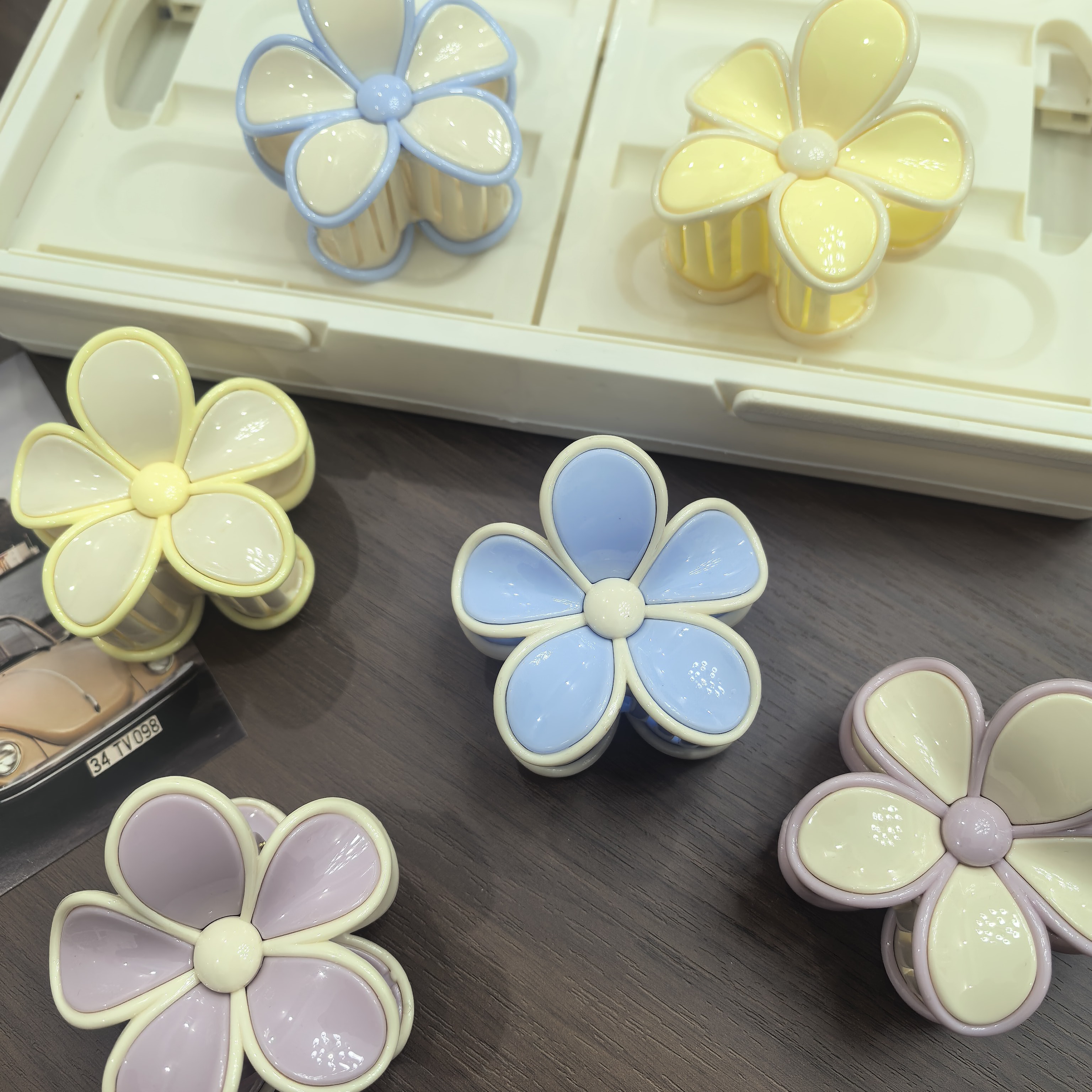 奶油慕斯鲨鱼夹马卡龙春夏发夹双拼撞色花朵抓夹氛围感后脑勺盘发夹产品图