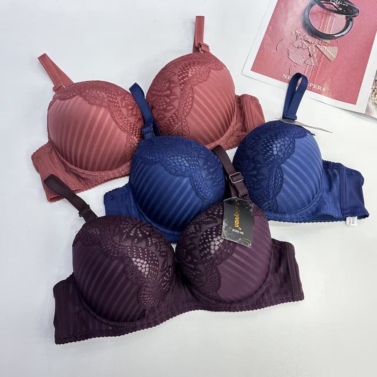 FCM-1601# Women's bras for export to the Middle East and Africa. Large-sized thickened bras for women, sexy lace embroidered with steel rims, romantic underwear QNI Application Scenario