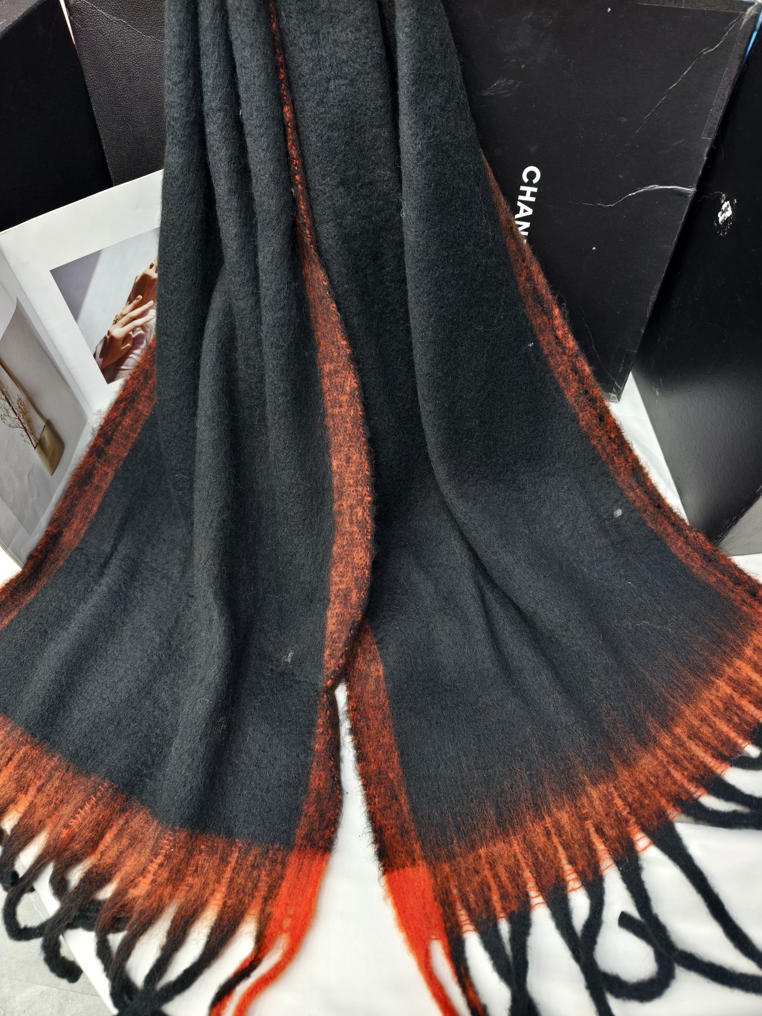 Wholesale of export scarves, e-commerce live streaming supply chain, new style in stock, AC frame thick whiskers details Picture