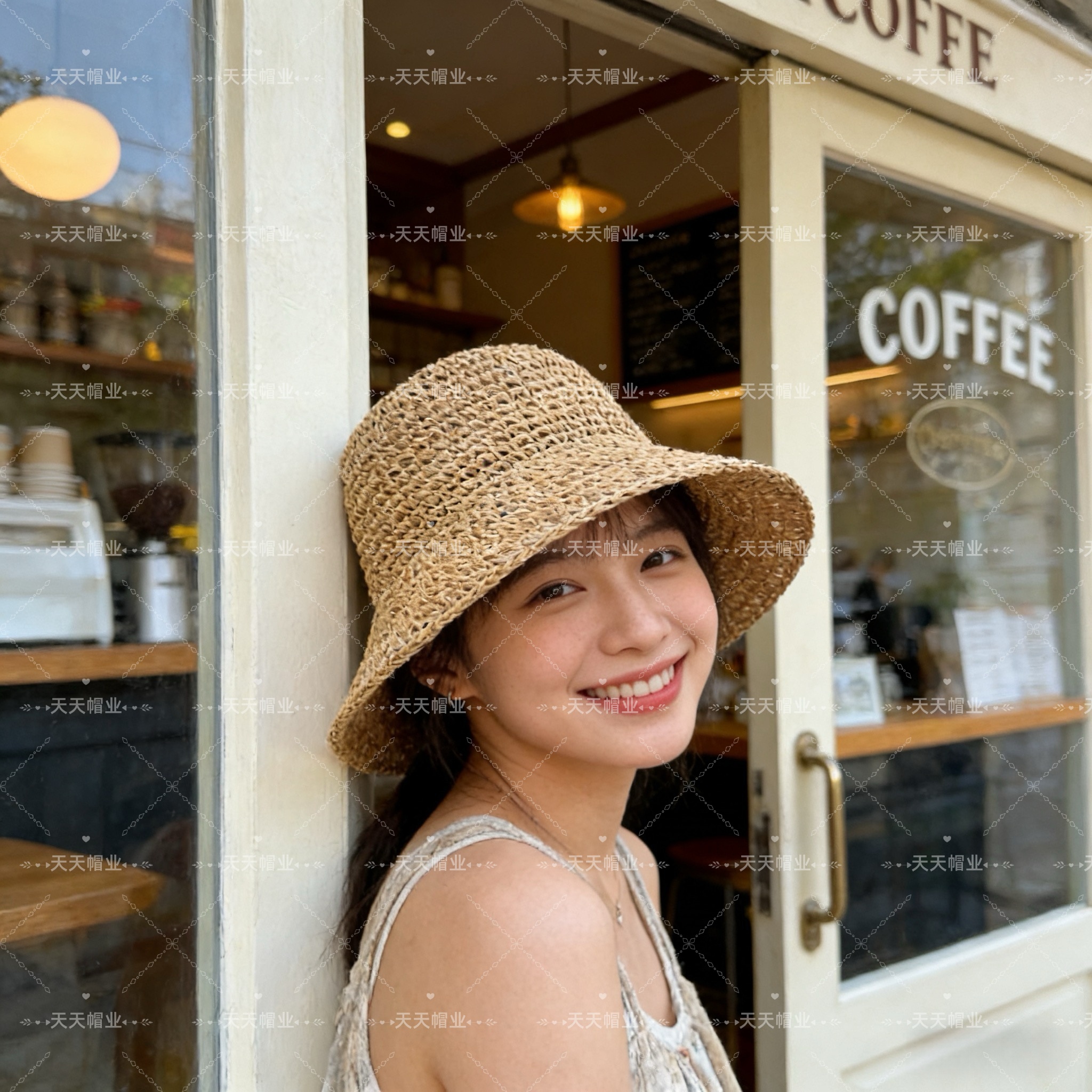 女士草编帽，可折叠沙滩防晒帽，纯手工编织帽子，小红书抖音热销款，草编织女性沙滩草帽小麦秸草帽秆环保