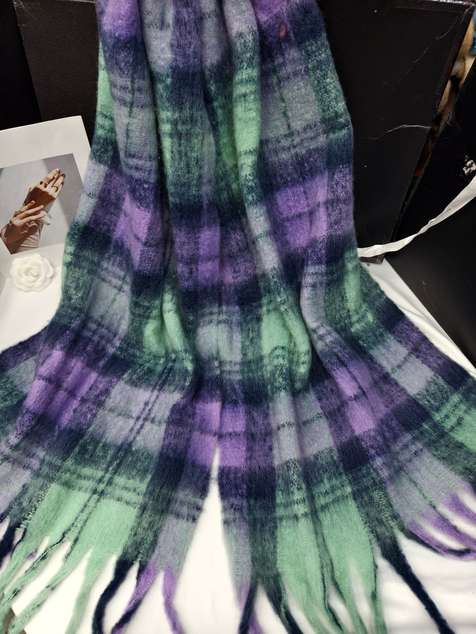 Wholesale of export scarves, e-commerce live streaming, supply chain, new styles, cash on delivery, retro grid thick whiskers details Picture