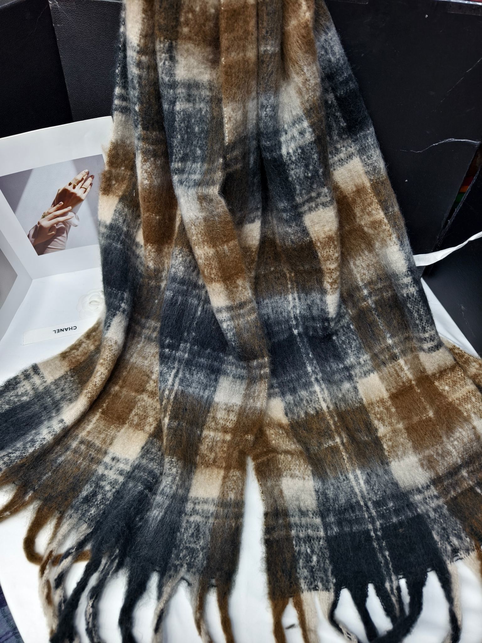 Wholesale of export scarves, e-commerce live streaming, supply chain, new styles, cash on delivery, retro grid thick whiskers