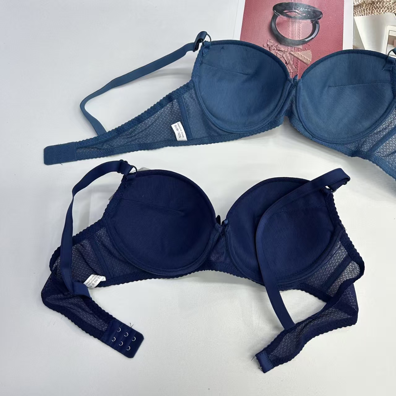 JZY-2852# Women's bras are exported to the Middle East and Africa. They are large-sized thickened bras with sexy lace bow decorations and are equipped with underwire bras. QNI Specification drawing