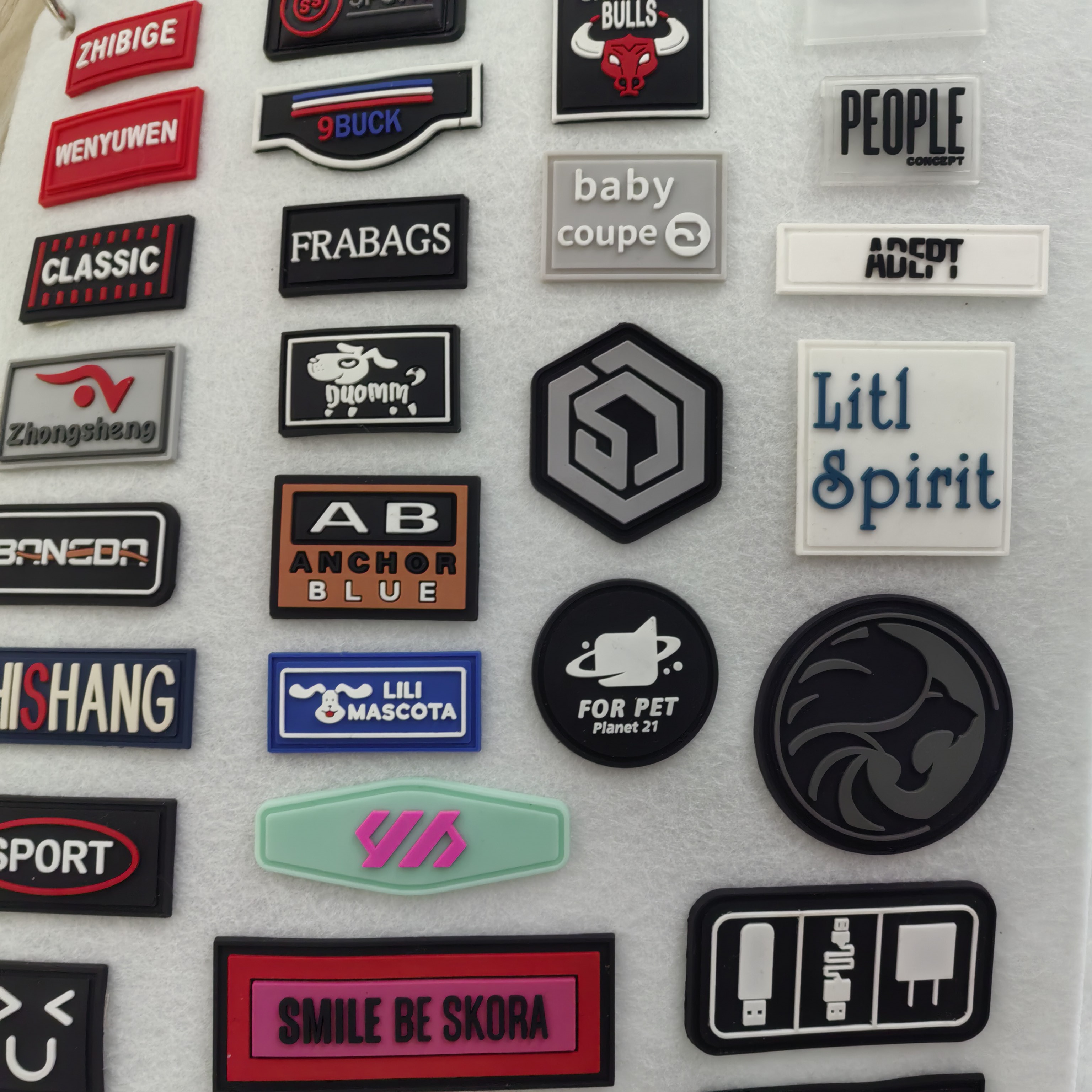 Factory direct sales of PVC soft rubber drip molding sewing labels, three-dimensional concave-convex trademarks, transparent rubber labels, soft rubber Velcro LOGO labels, customized soft rubber stamps, clothing, hats, bags, accessories and nameplates Specification image