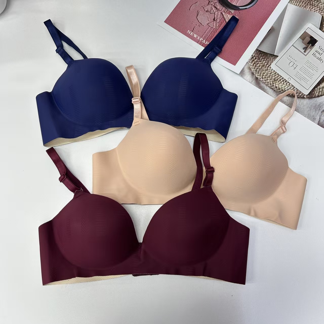 FCM-617# Women's bras are exported to the Middle East and Africa. They are large-sized, seamless, and lift-up women's bras without underwire, QNI Application Scenario