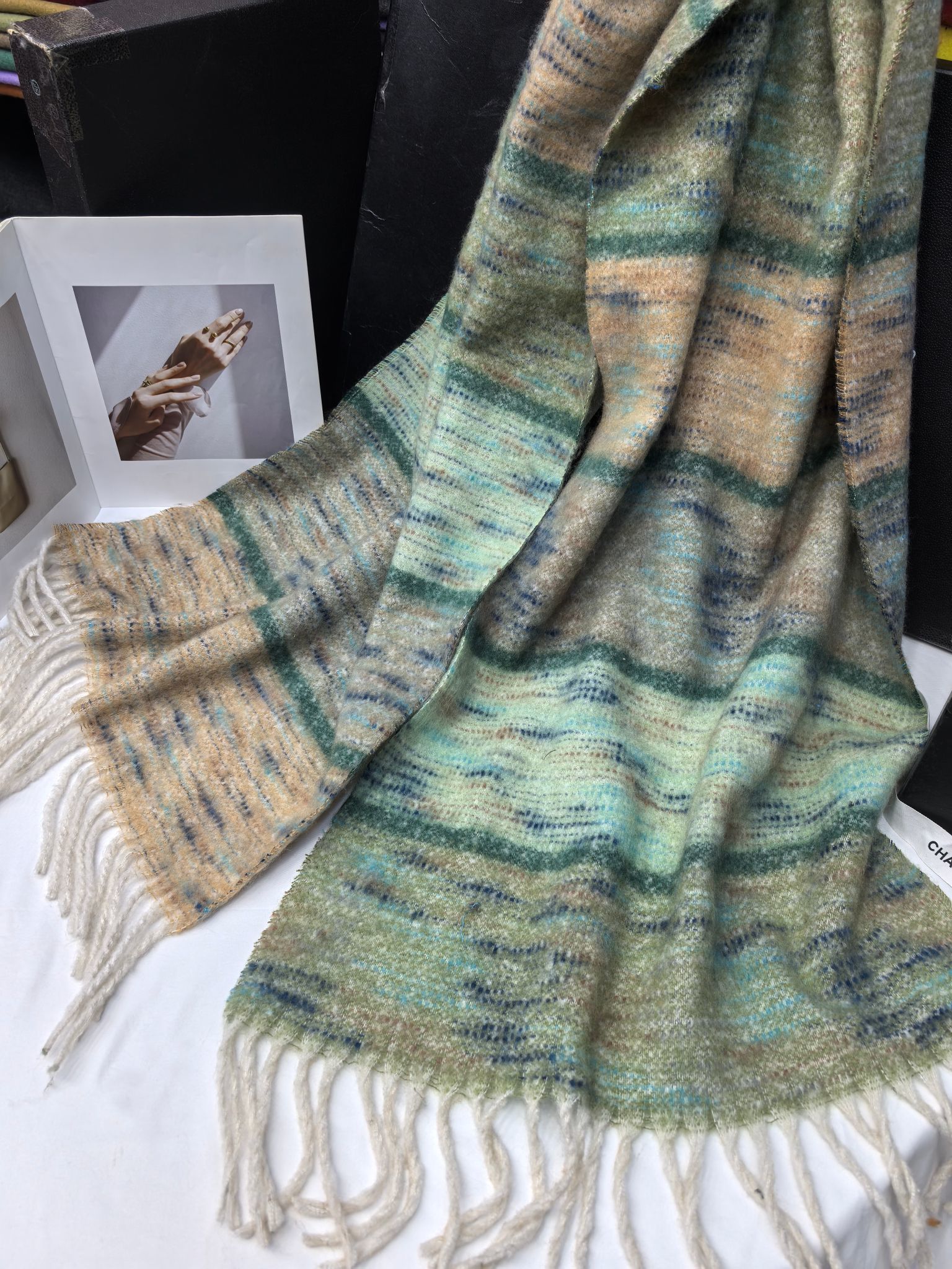 New cross-border export scarves wholesale e-commerce live streaming supply chain supply section dyed small fragrance style thick beard