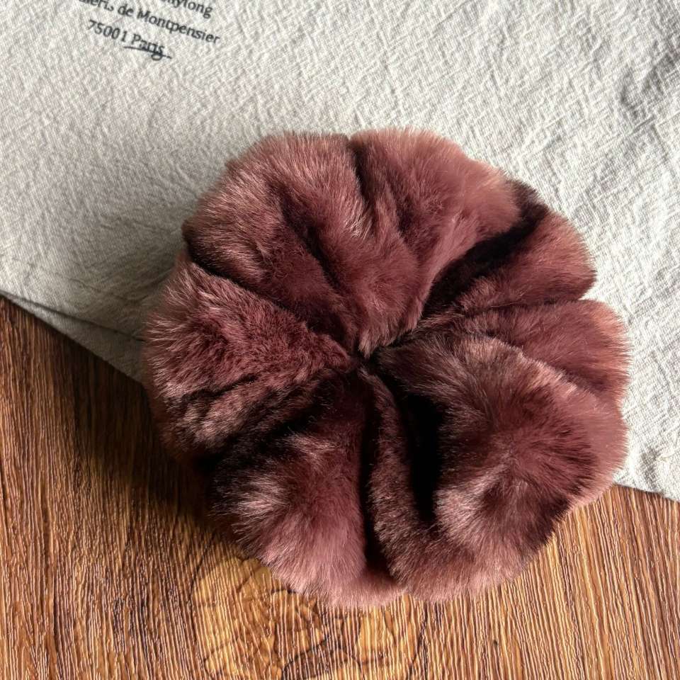 Retro texture rabbit fur plush large intestine hair band for women, autumn and winter atmosphere, ponytail style, ins hair tie and hair accessory detail image 4
