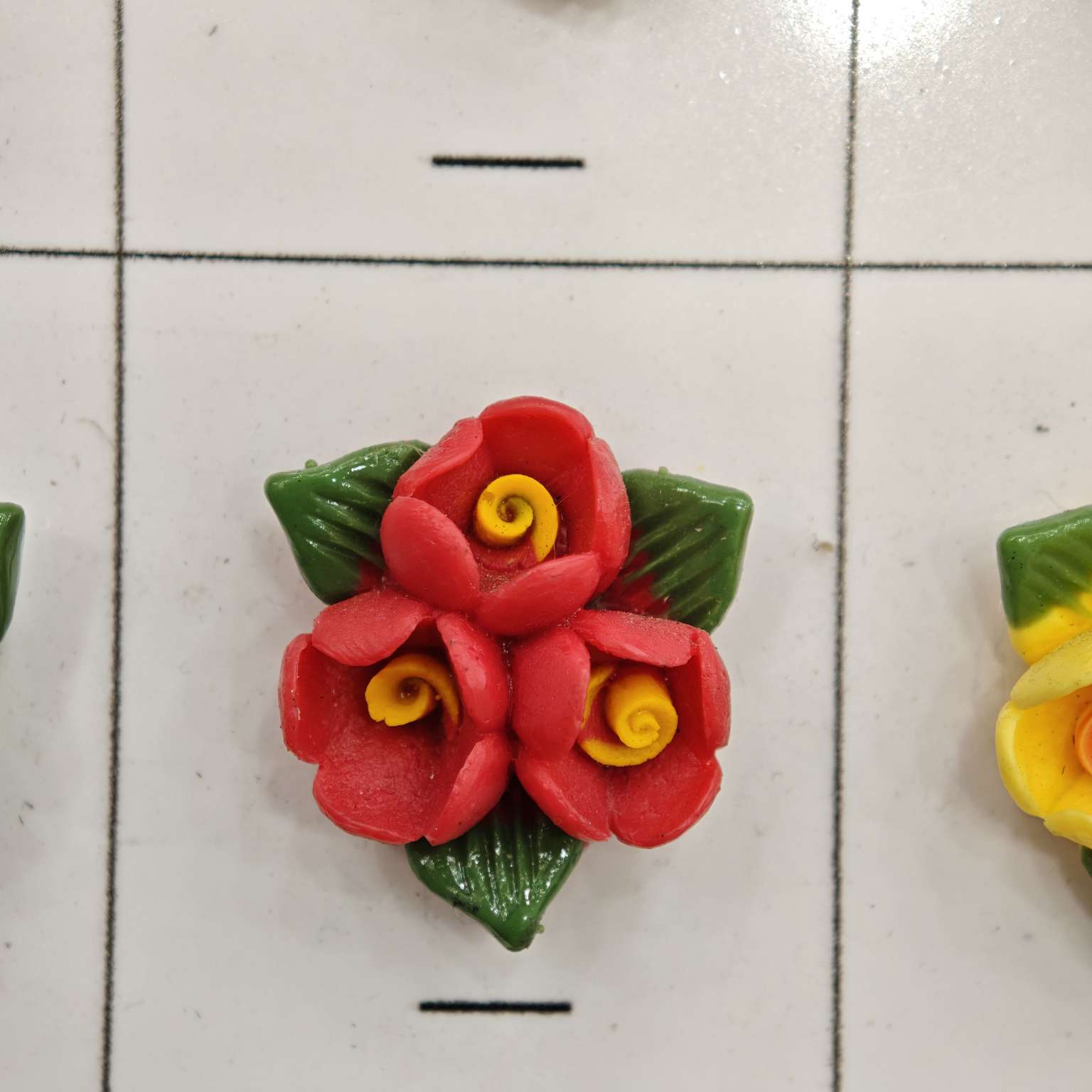 树脂三头花仿陶瓷花DIY饰品配件手工制作材料包饰品配件发饰发夹配件外贸畅销款