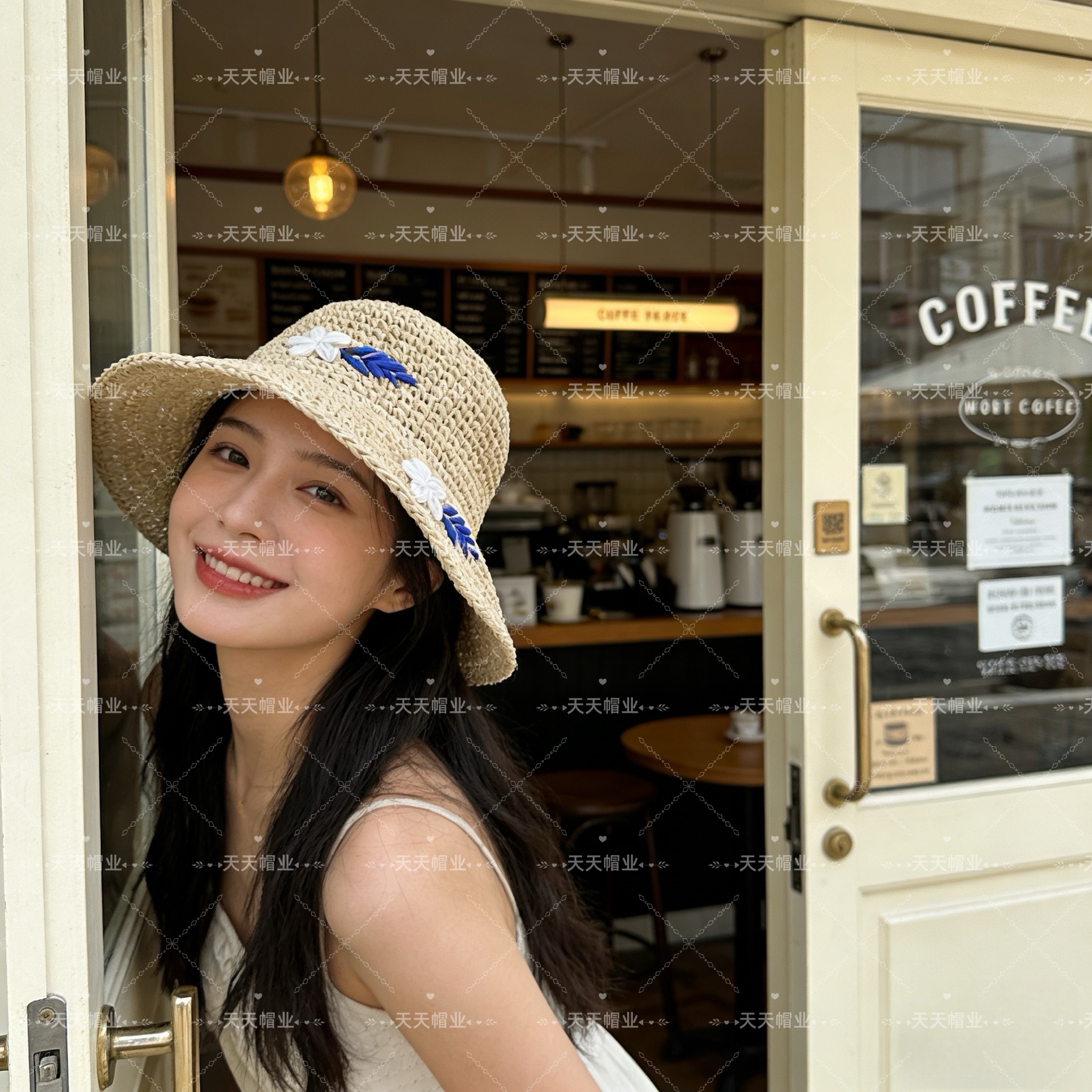 蓝白小花草编帽，沙滩防晒帽，纯手工编织帽子，小红书抖音热销款，易收纳可折叠草编织女性沙滩草帽小麦秸草帽秆环保