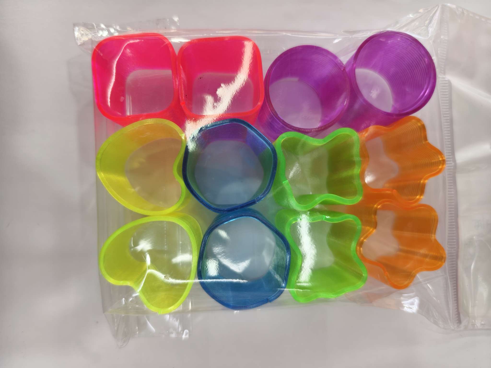 多彩弹簧彩虹圈儿童益智玩具七彩圈伸缩弹力圈魔术圈幼儿园小礼物玩具白底实物图