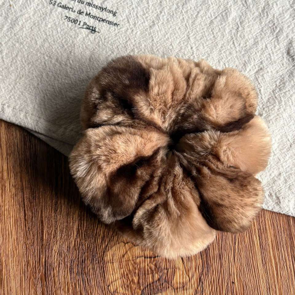 Retro texture rabbit fur plush large intestine hair band for women, autumn and winter atmosphere, ponytail style, ins hair tie and hair accessory Specification image