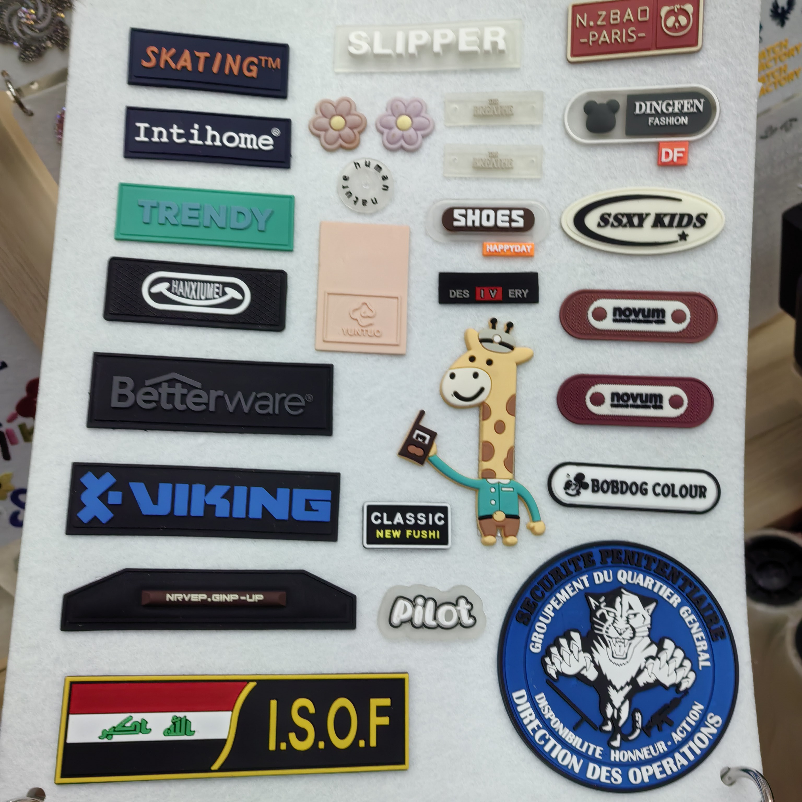 Factory direct sales of PVC soft rubber drip molding sewing labels, three-dimensional concave-convex trademarks, transparent rubber labels, soft rubber Velcro LOGO labels, customized soft rubber stamps, clothing, hats, bags, accessories and nameplates details Picture