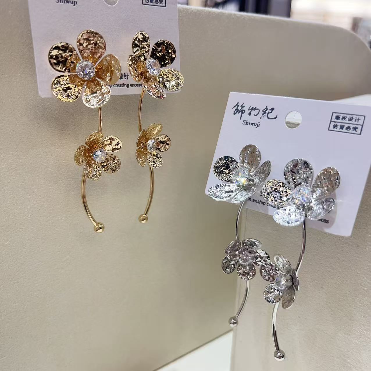 Flower-shaped metal earrings, rice bead earrings, ear clips and accessories