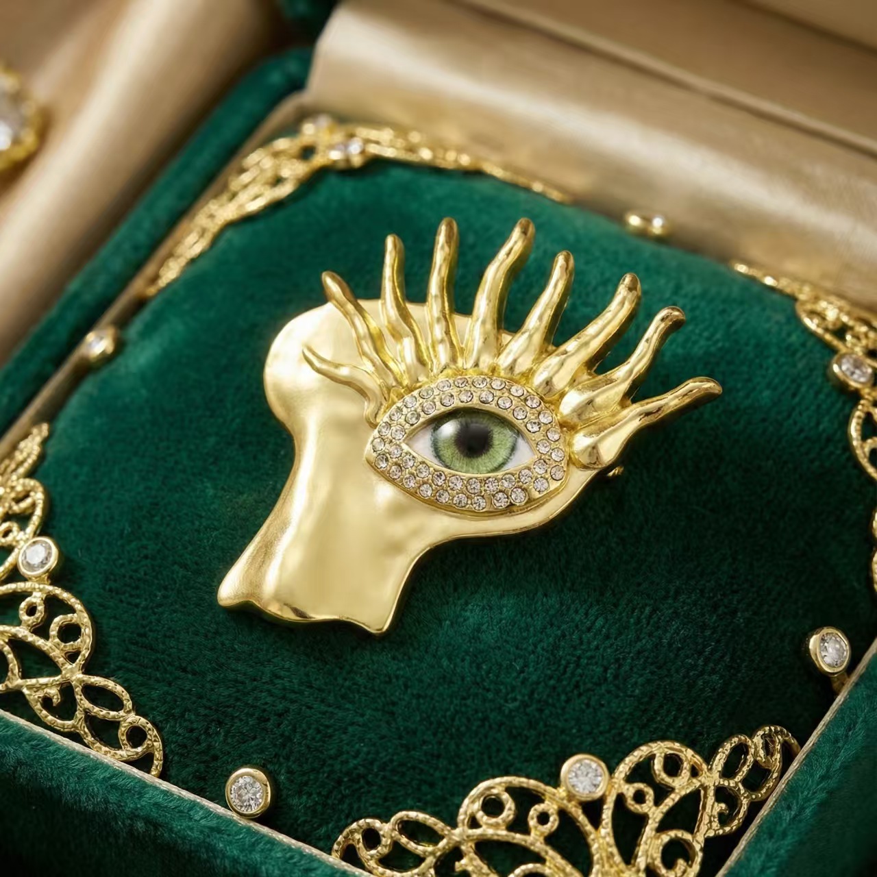 跨境热销小众设计感亚金眼睛胸针时尚西装大衣厂家直销批发百搭详情2