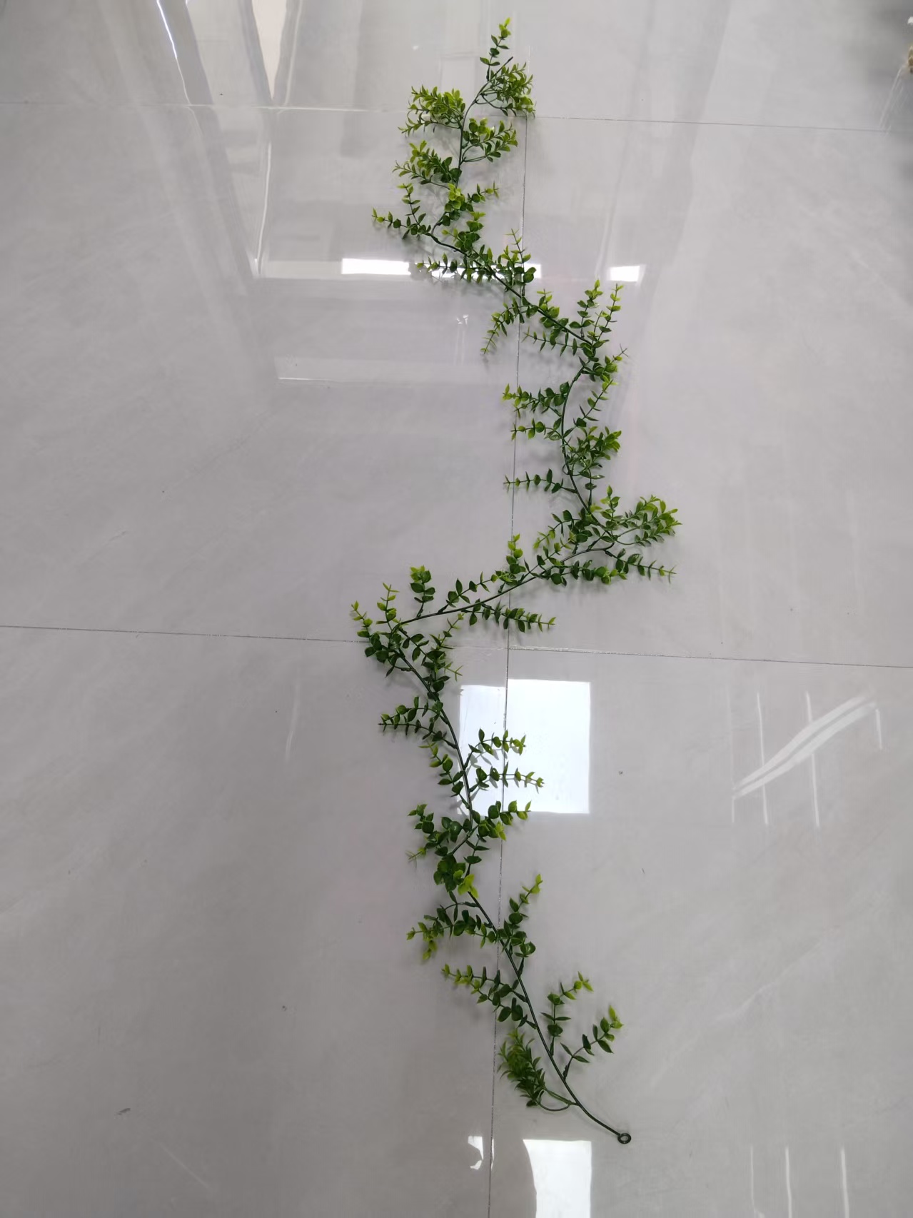 Simulated 72-mesh three-pronged eucalyptus plastic water plant vine DIY decoration craft, plastic water plant green plant flower vine hanging, simulated vine flower branch accessories, natural decoration Item Picture