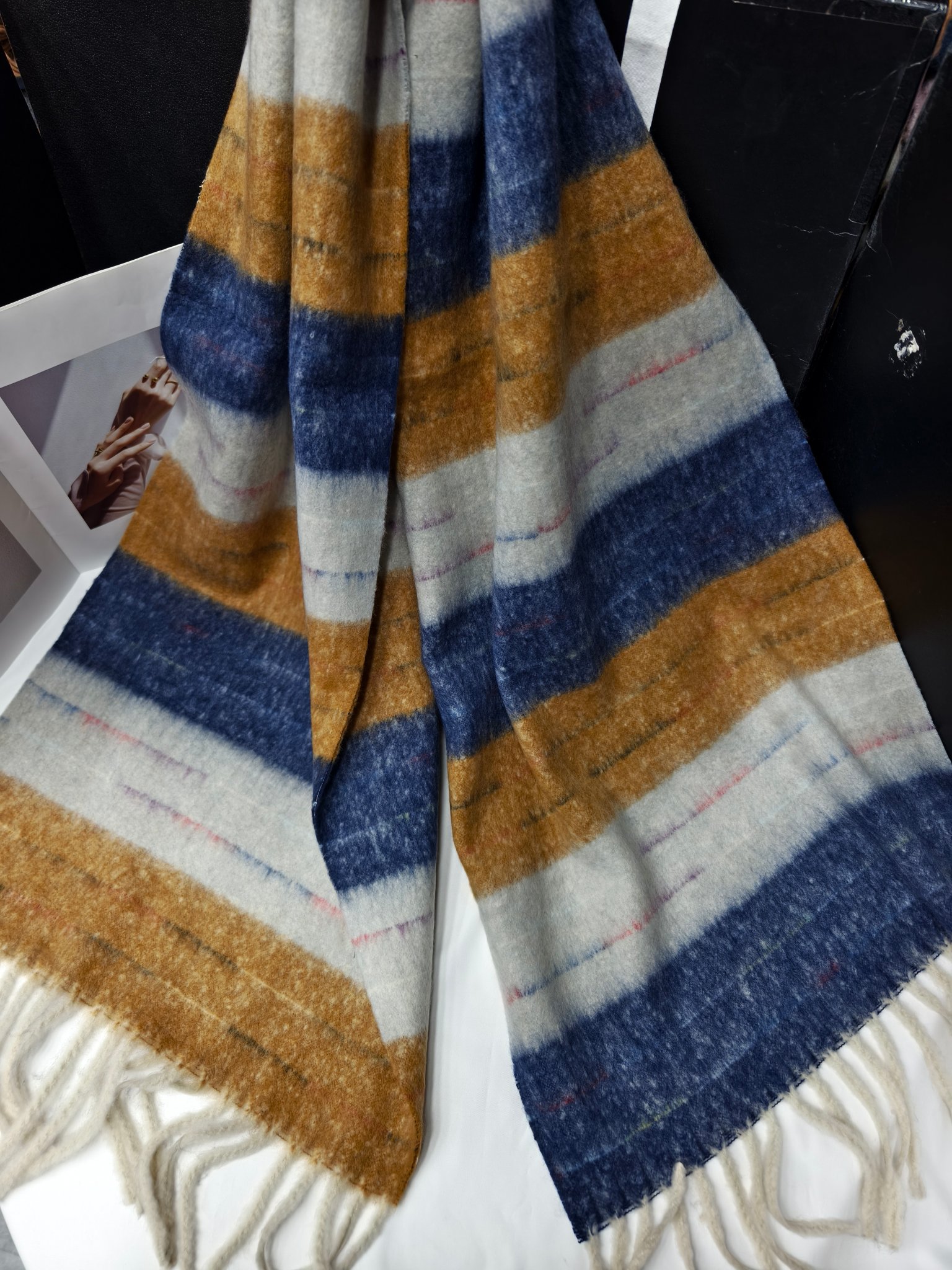 Cross-border wholesale of scarves, e-commerce live streaming supply chain, new velvet segment dyed horizontal stripes details Picture