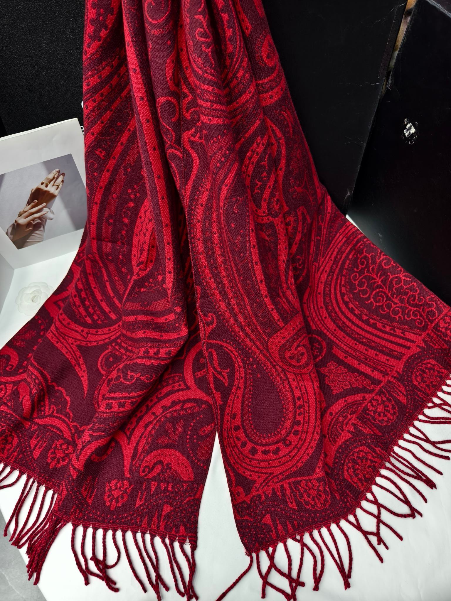 Cross-border scarf wholesale e-commerce live-streaming supply chain, new cashew flower style