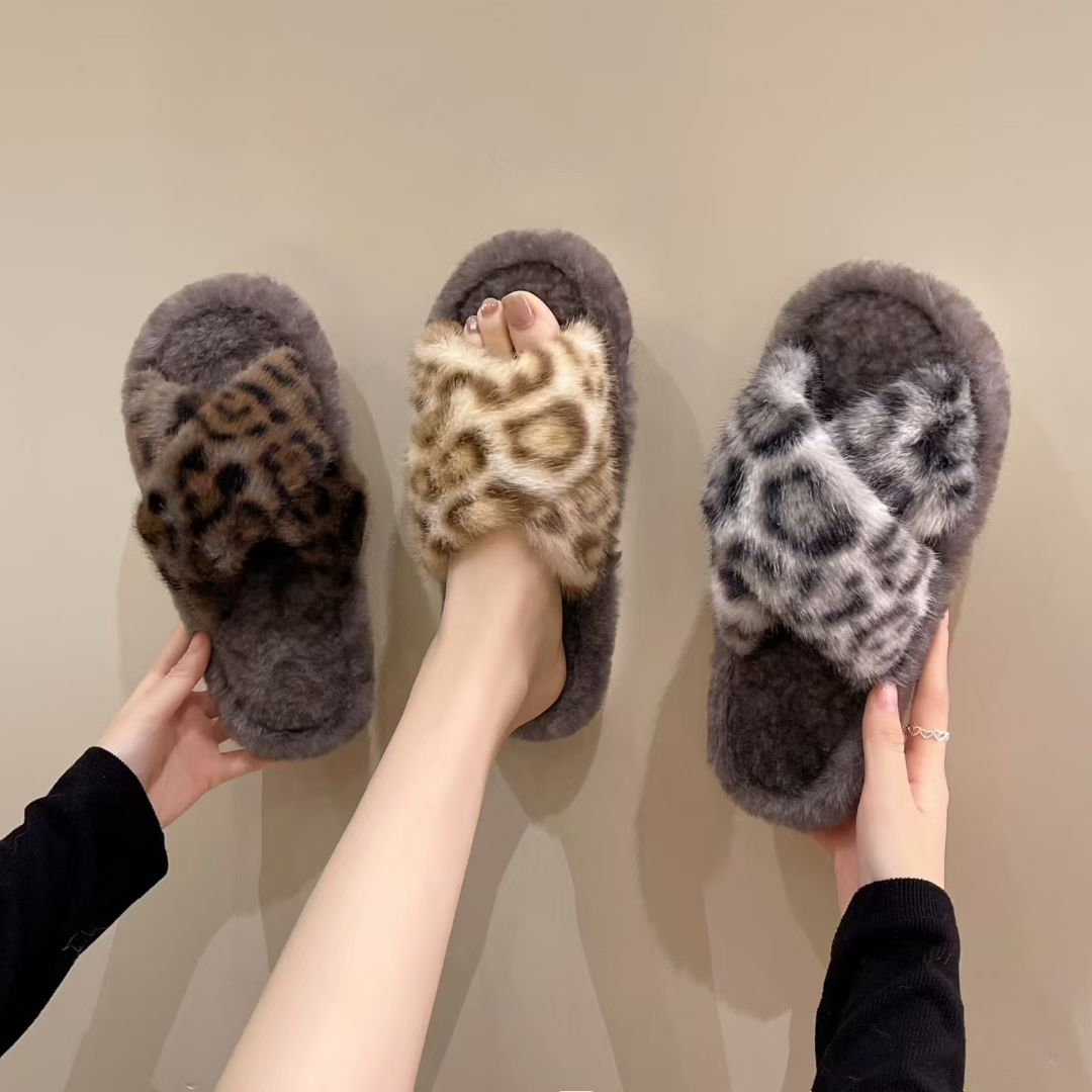 Leopard print cotton slippers for men and women, winter cartoon woolen slippers, warm, comfortable and anti-slip slippers for home use, women's winter fashion premium slippers detail image 8